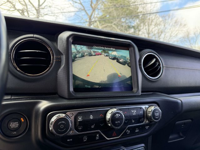 Used 2022 Jeep Wrangler Unlimited Sahara AWD/4WD image 31