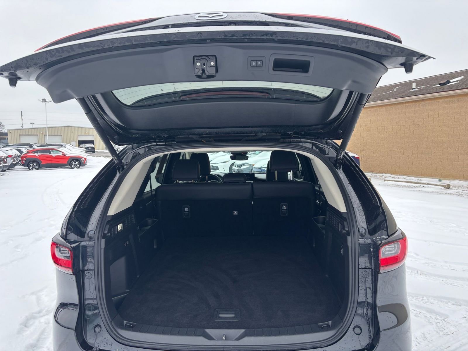 Used 2025 MAZDA CX-70 3.3 Turbo w/ Preferred Package image 32