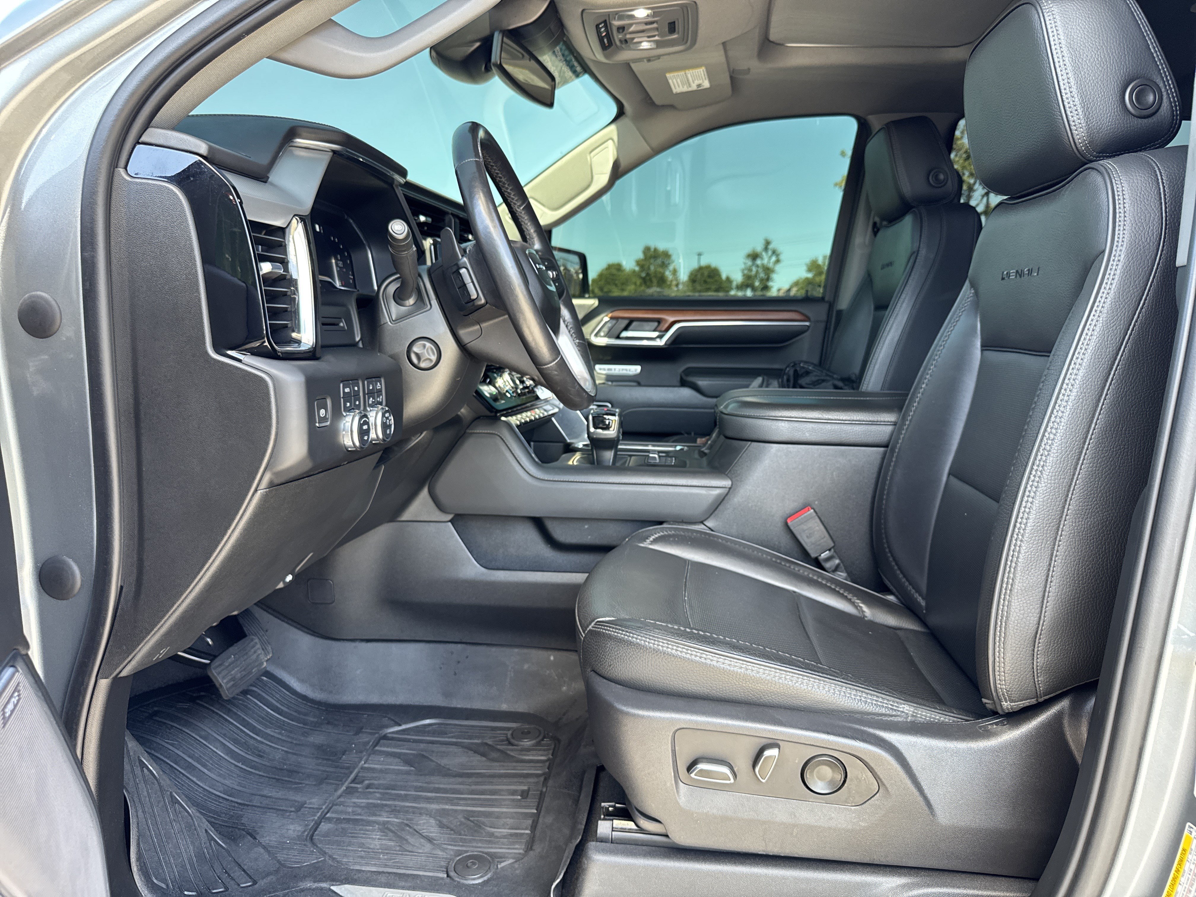Used 2023 GMC Sierra 1500 Denali AWD/4WD image 17