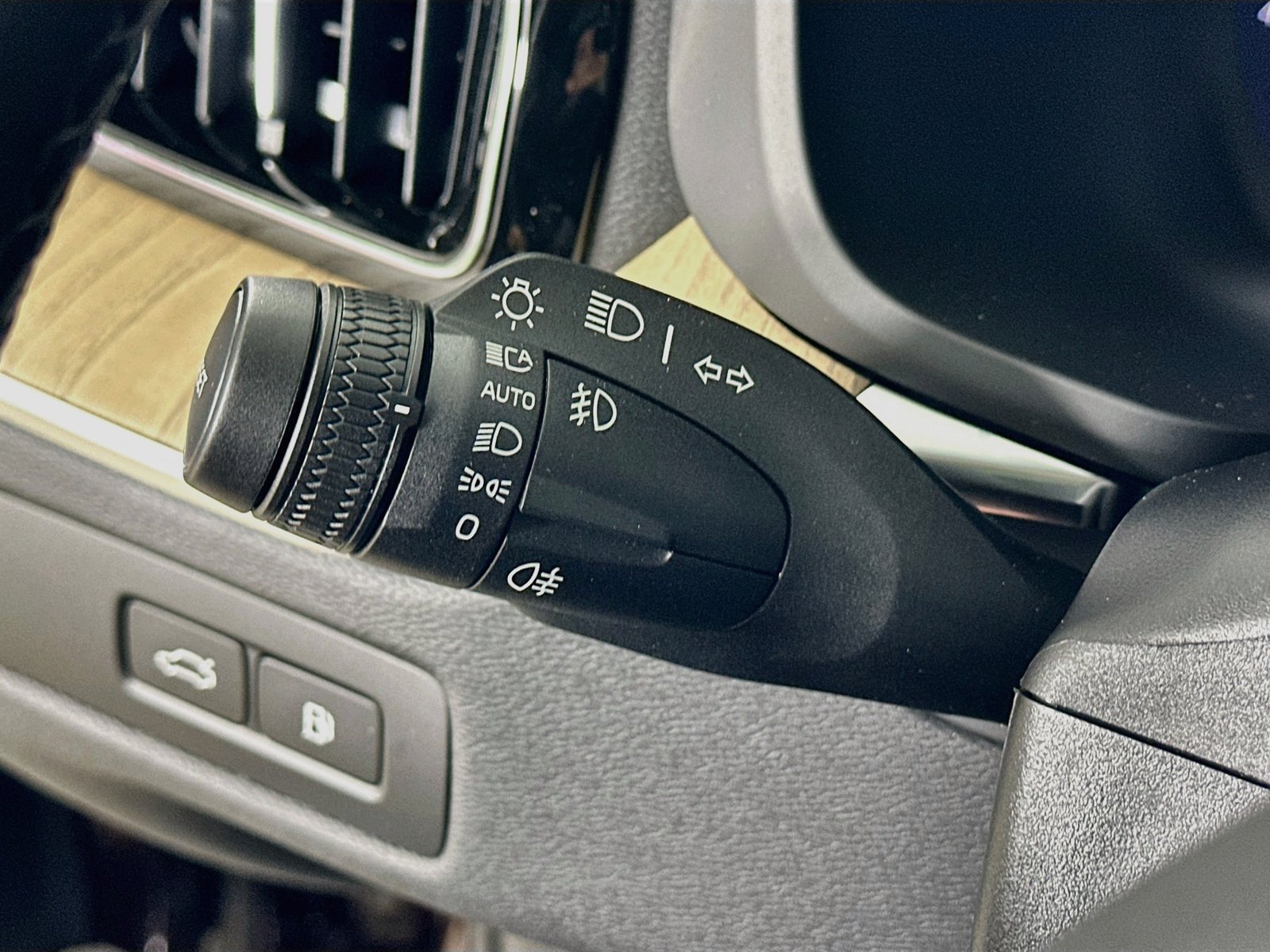 New 2026 Volvo XC60 T8 Plus w/ Protection Package Premier AWD/4WD image 20