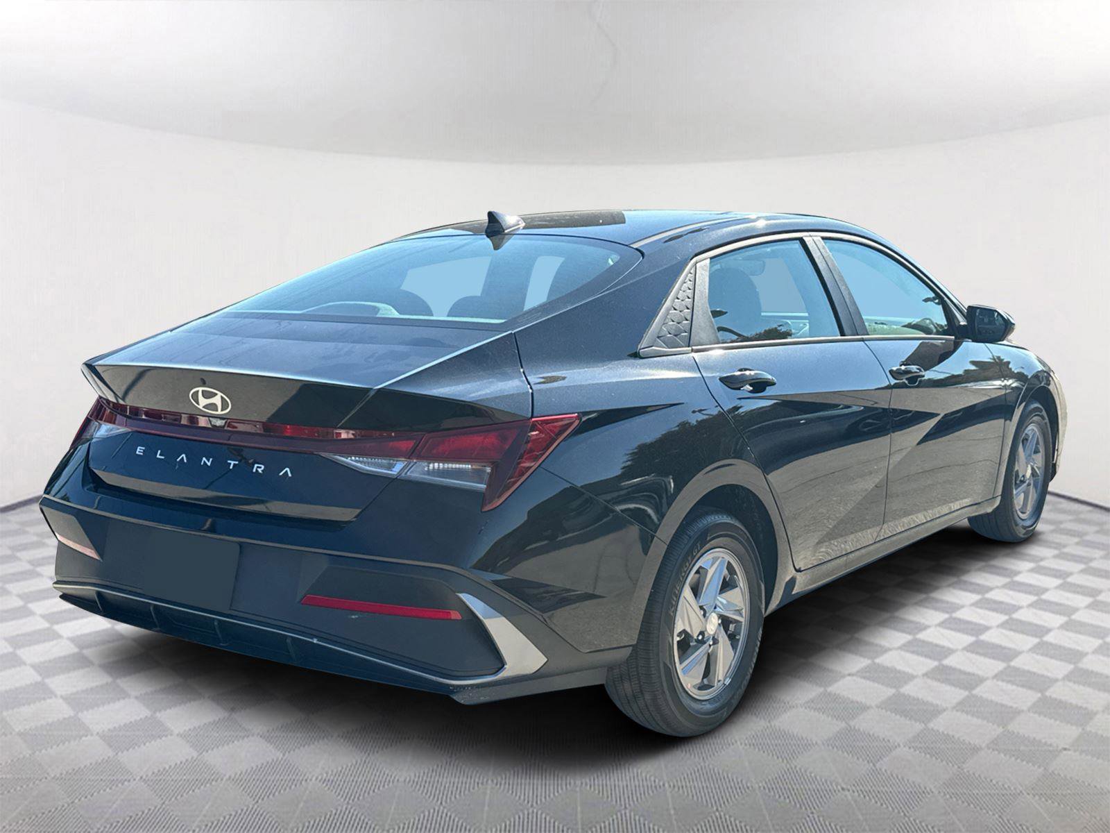 New 2025 Hyundai Elantra SE image 5