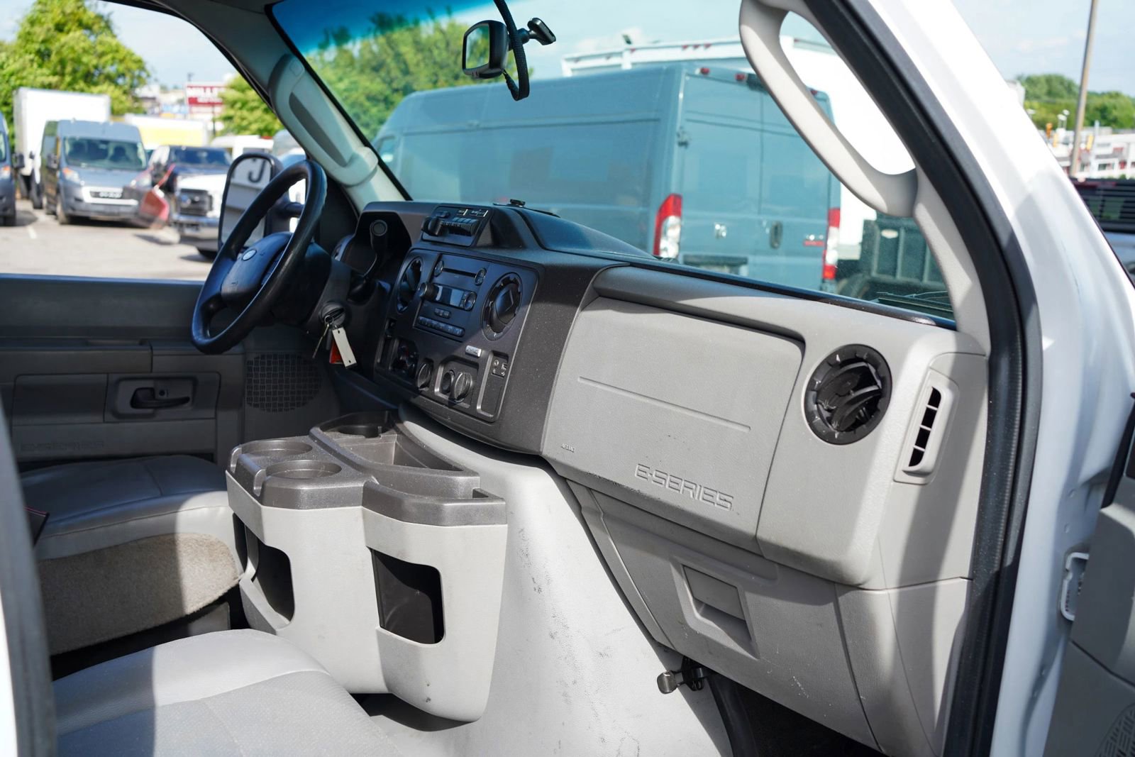 Used 2016 Ford E-450 and Econoline 450 Super Duty w/ Power Windows & Locks Group RWD image 27