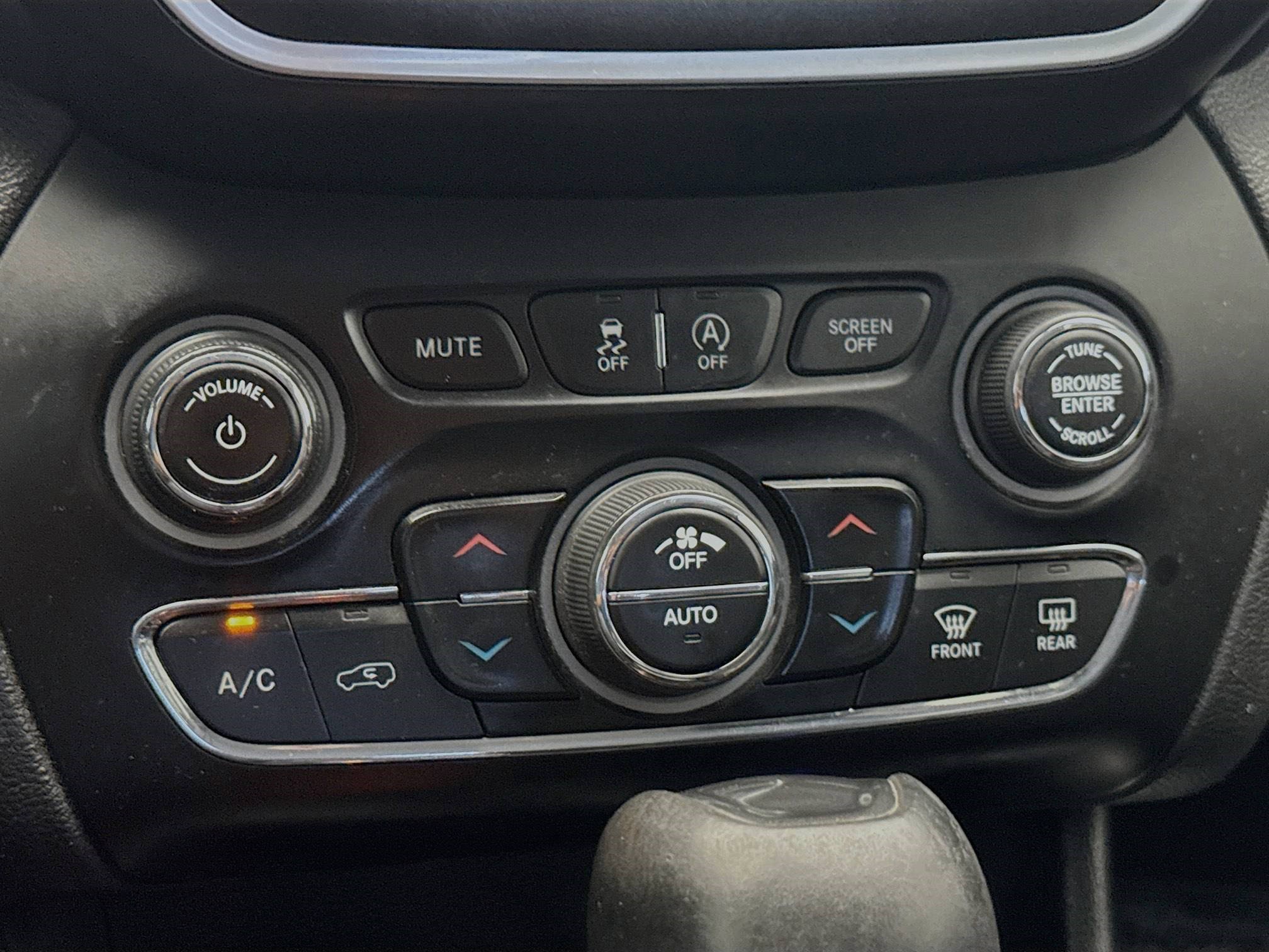 Used 2019 Jeep Cherokee Trailhawk w/ Comfort/Convenience Group image 10