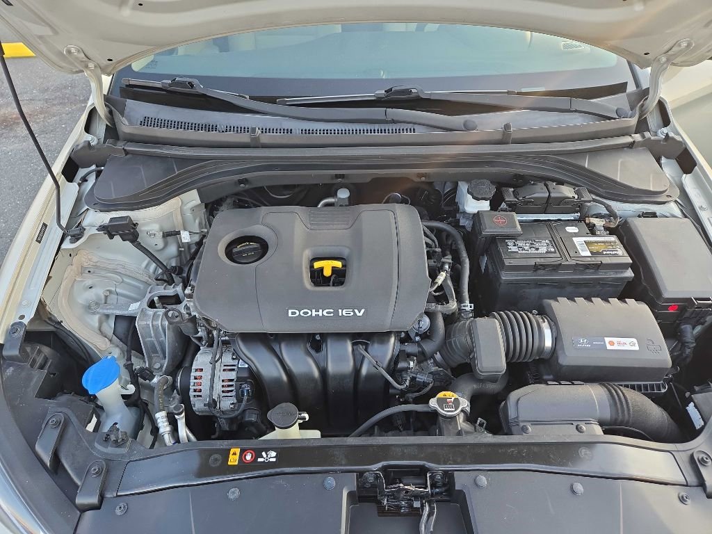 Used 2017 Hyundai Elantra SE image 12