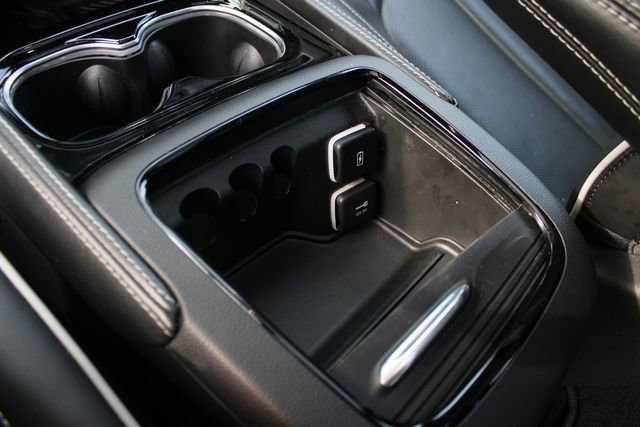 Used 2025 Chrysler Pacifica Limited FWD image 22