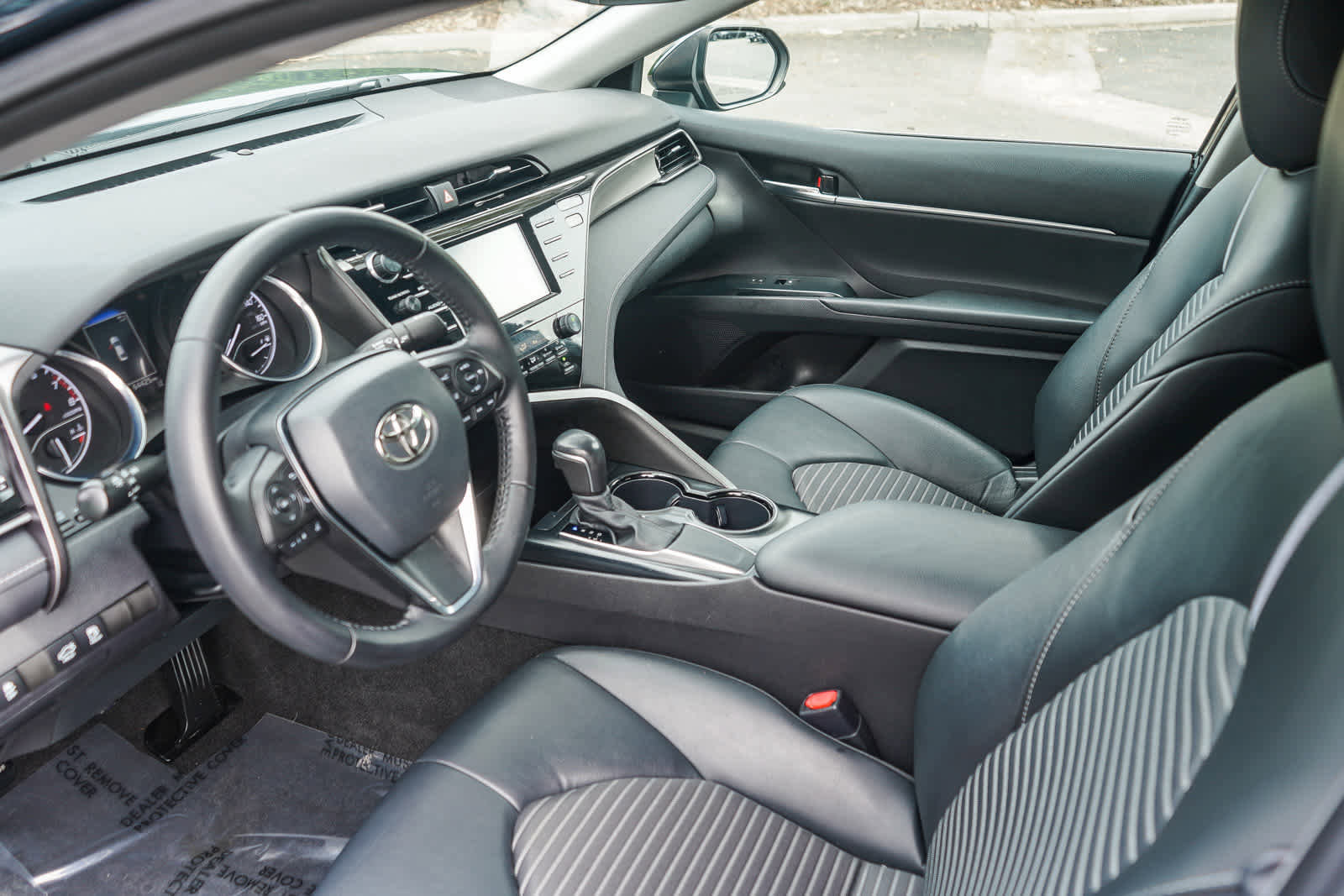 Used 2020 Toyota Camry SE image 18