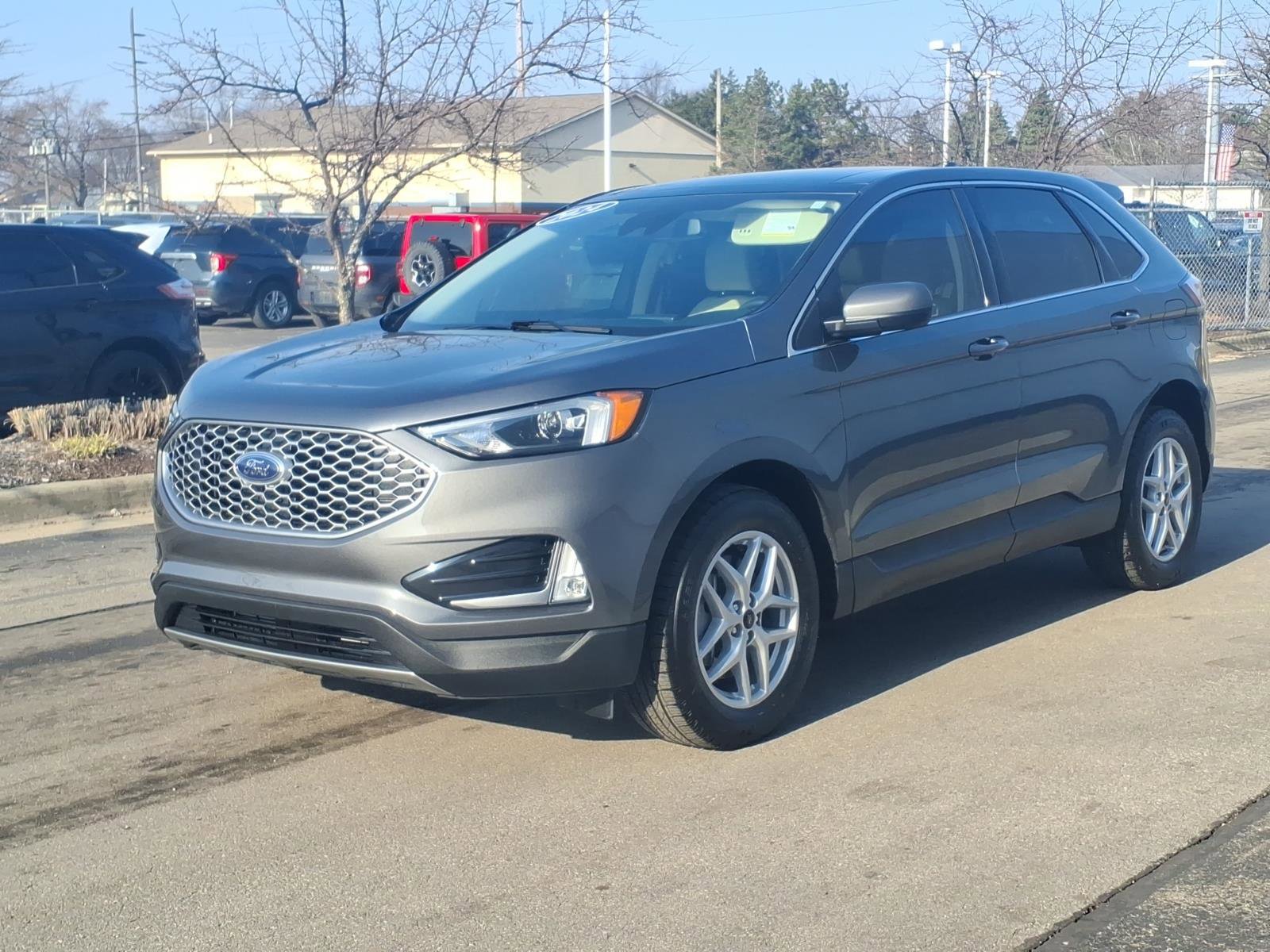 Certified 2024 Ford Edge SEL w/ Convenience Package image 3