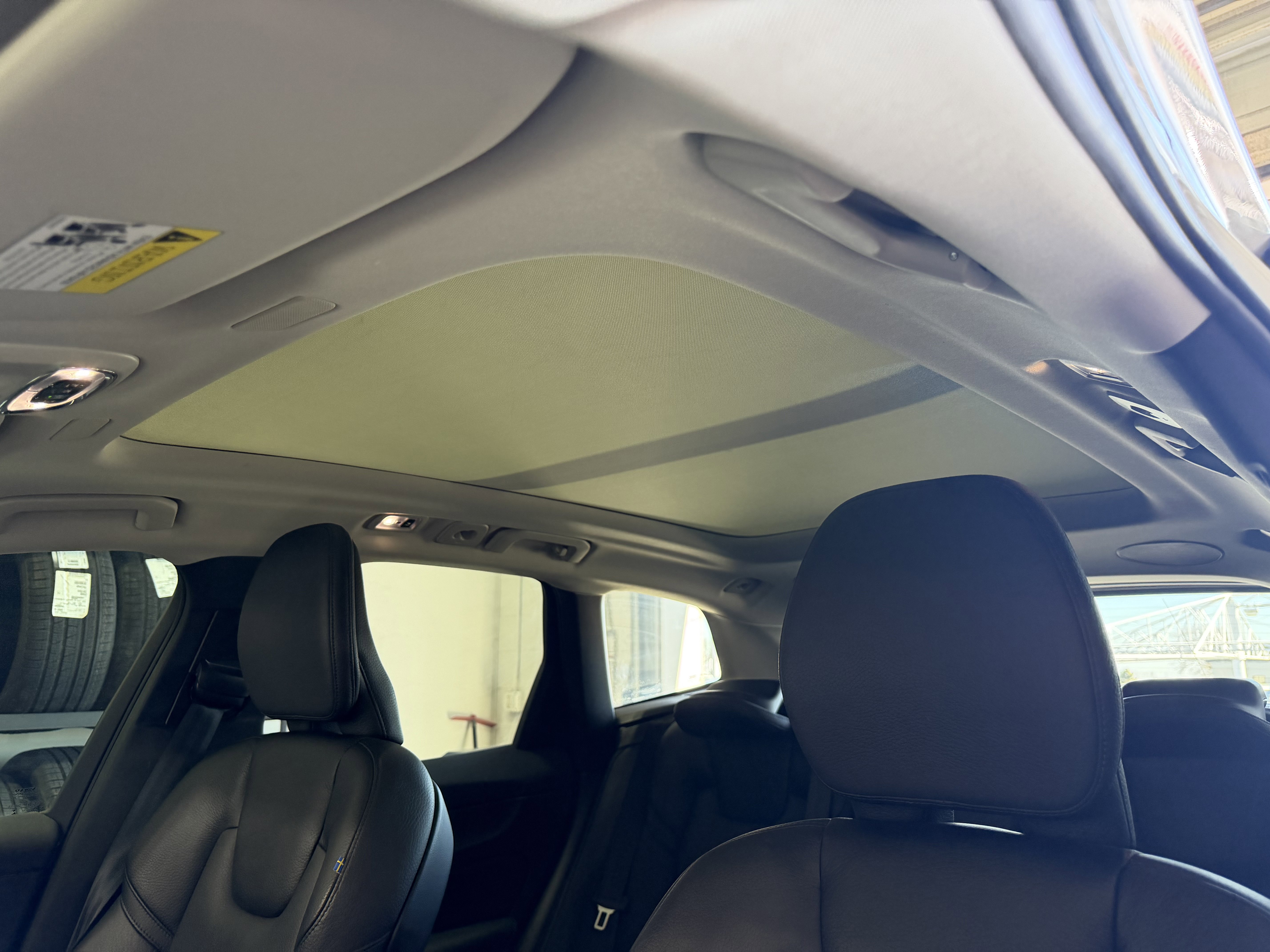 Used 2019 Volvo XC60 T5 Momentum w/ Multimedia Package image 21