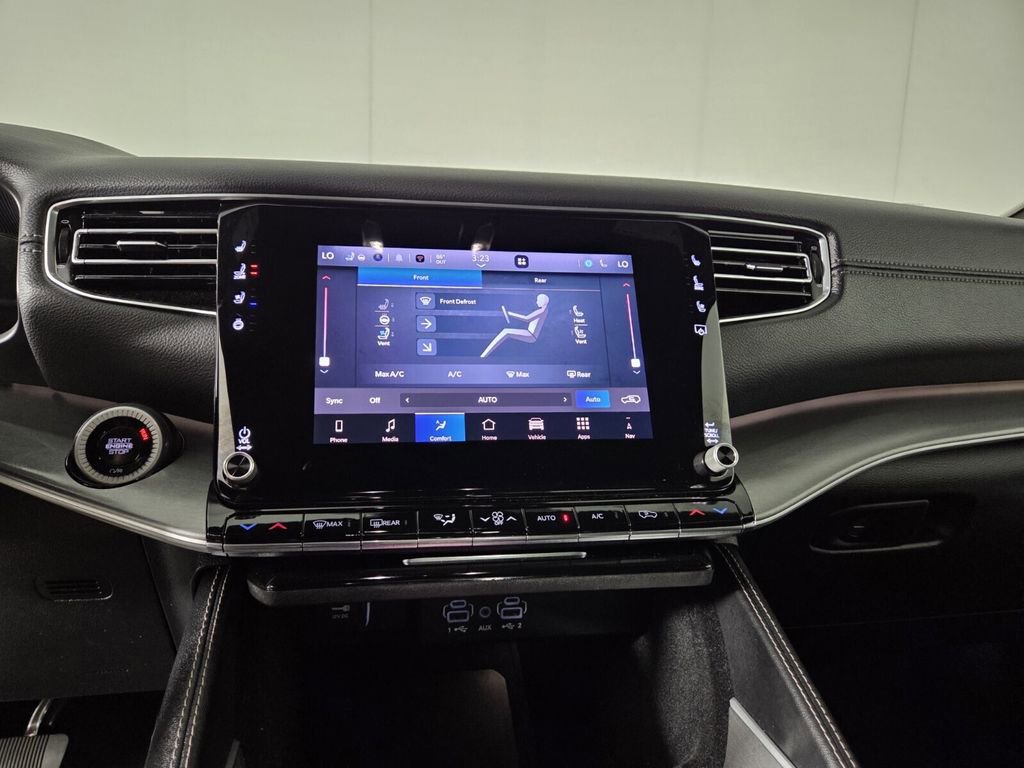 Certified 2025 Jeep Wagoneer 4WD image 18