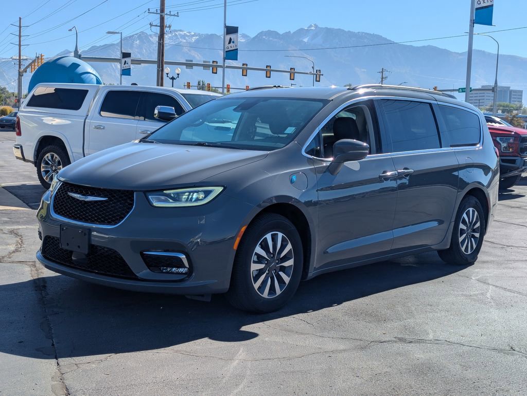 Used 2021 Chrysler Pacifica Touring image 9