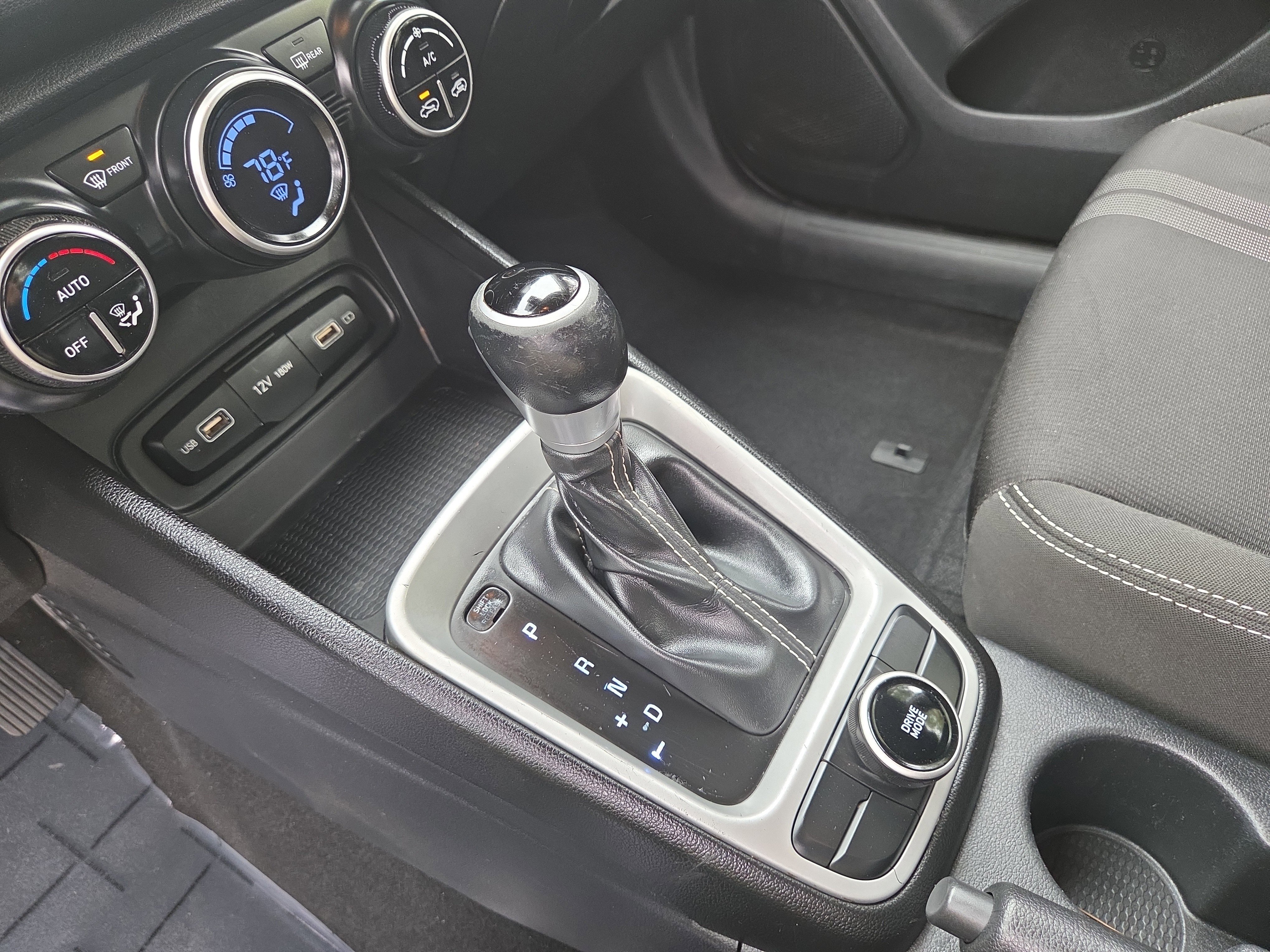 Used 2022 Hyundai Venue SEL w/ Cargo Package image 23