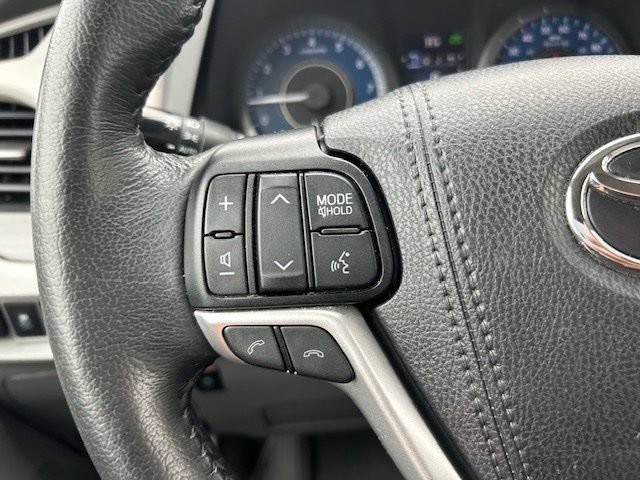 Used 2020 Toyota Sienna XLE w/ XLE Navigation Package AWD/4WD image 32