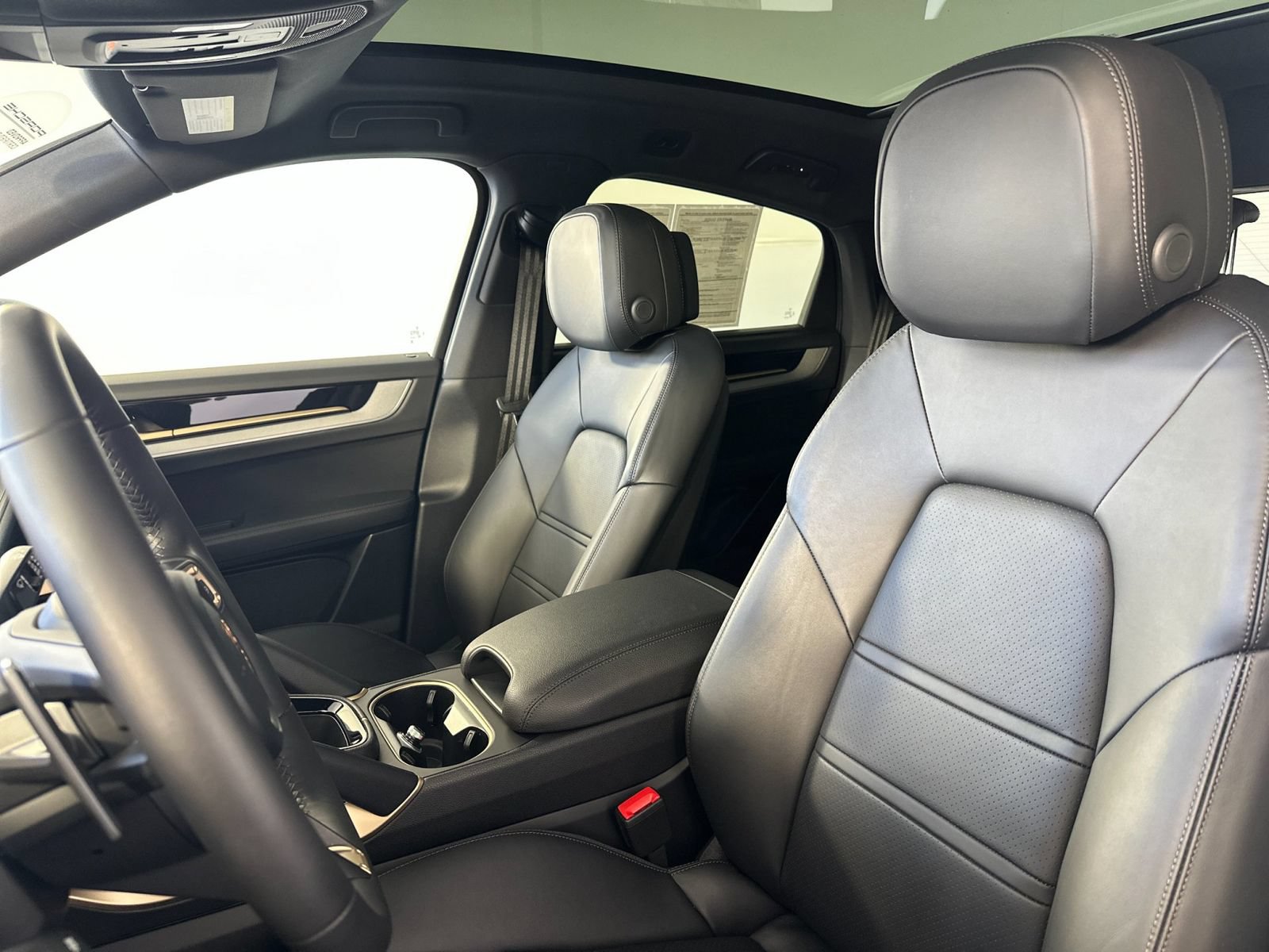 Certified 2026 Porsche Cayenne Coupe AWD/4WD image 5