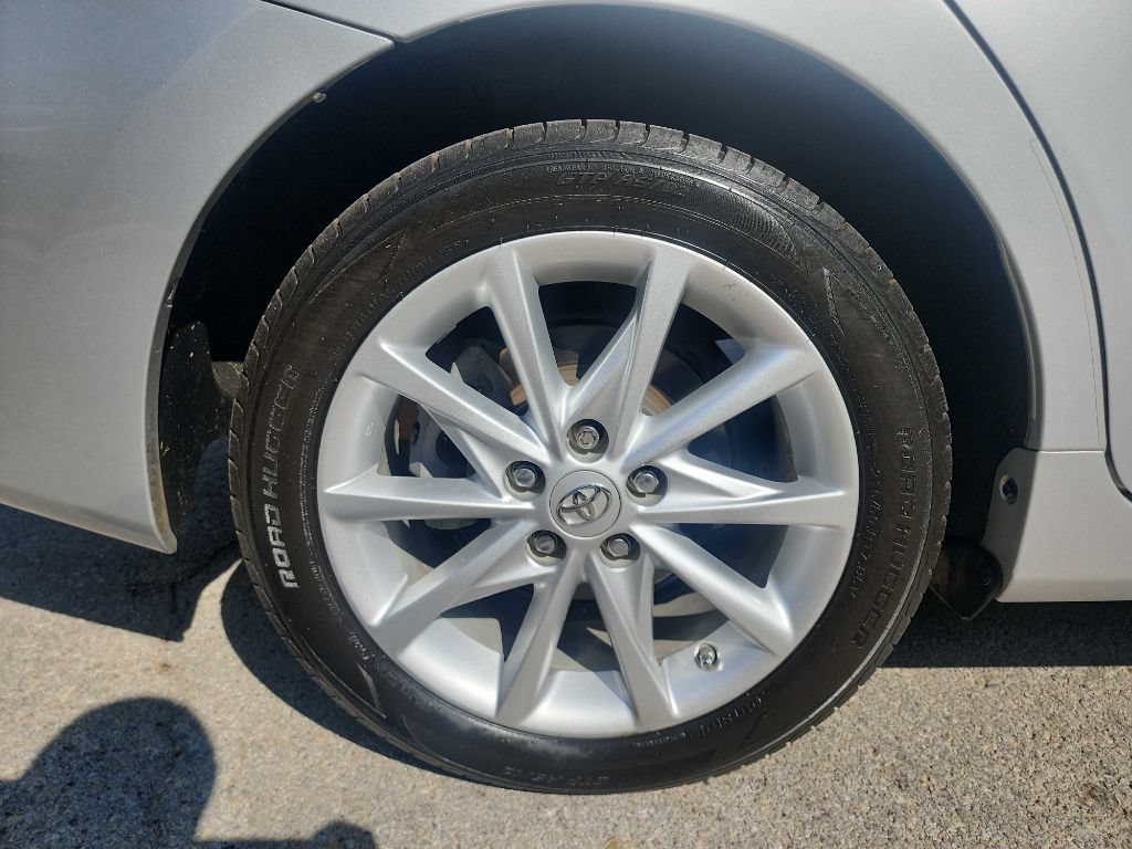 Used 2014 Toyota Prius V Five FWD image 11