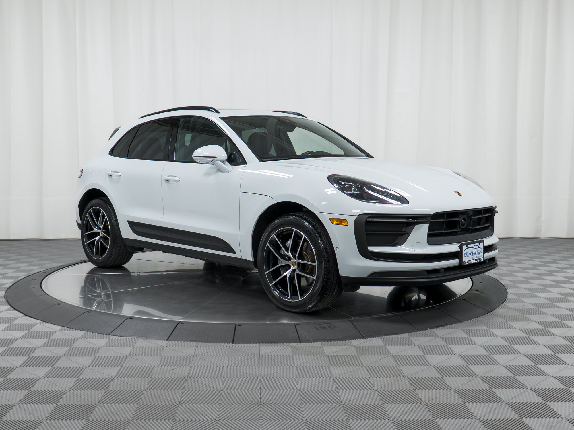 Certified 2023 Porsche Macan AWD/4WD image 9