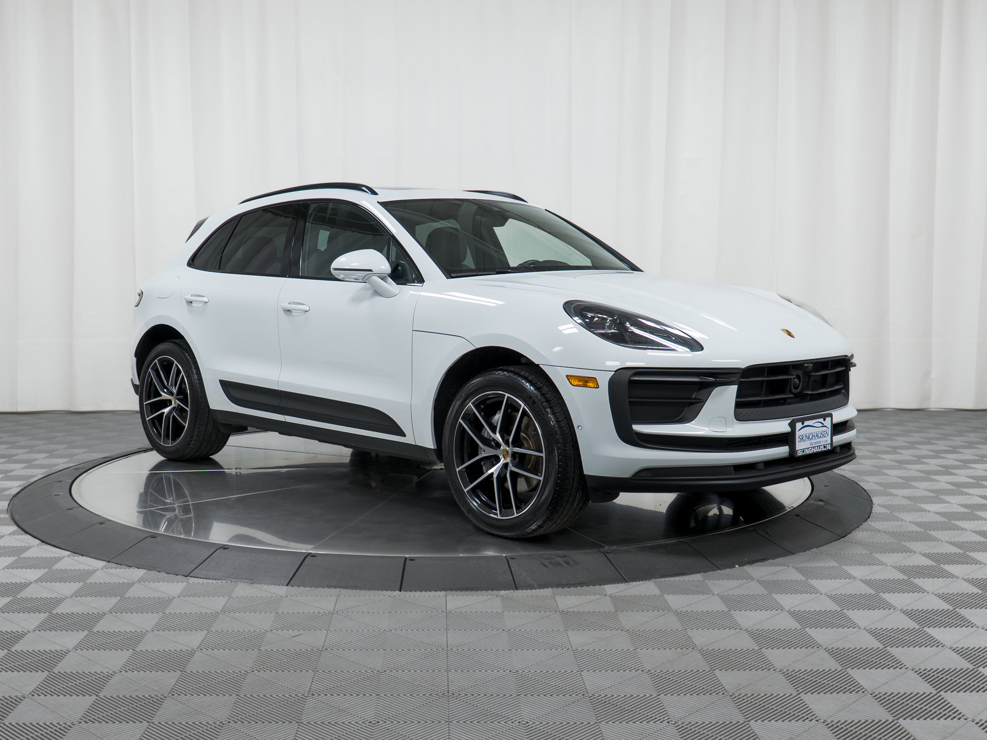 Certified 2023 Porsche Macan image 9