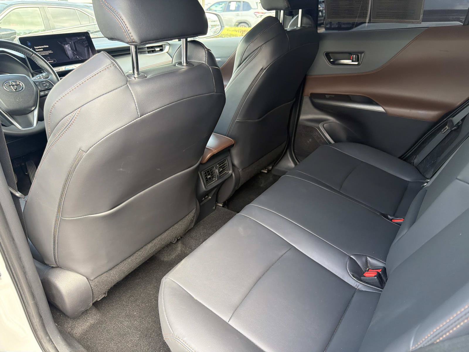 Used 2023 Toyota Venza XLE AWD/4WD image 11