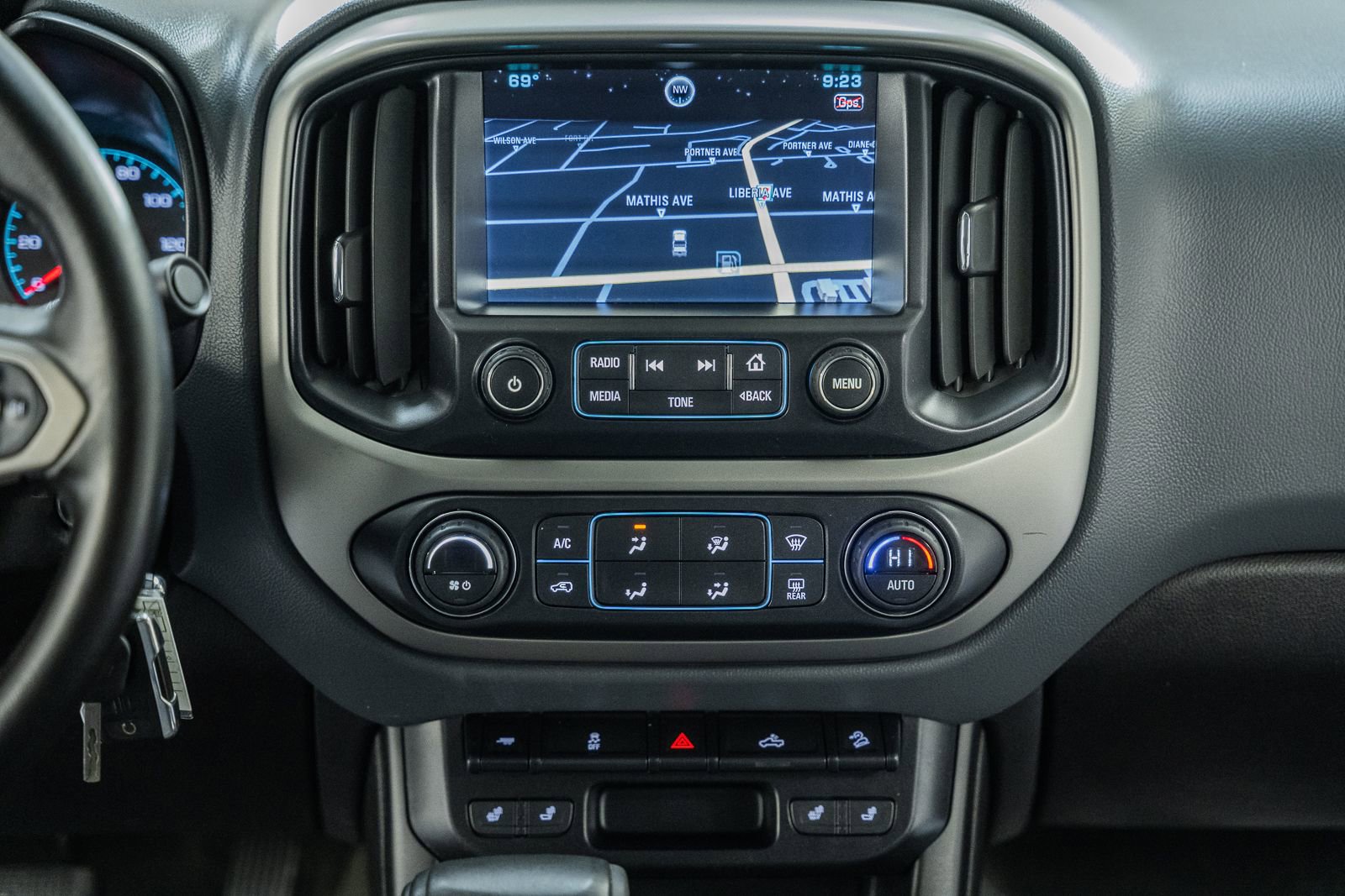 Used 2015 Chevrolet Colorado Z71 image 27