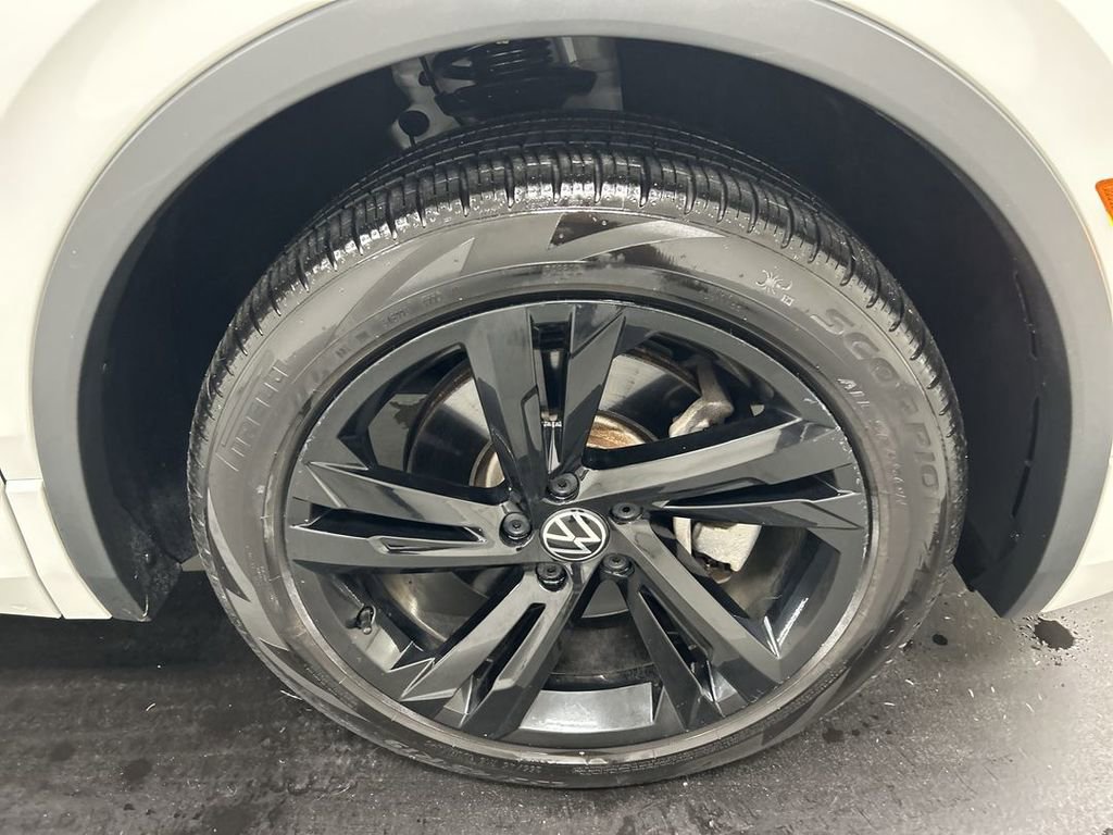 Used 2023 Volkswagen Tiguan SE R-Line FWD image 8