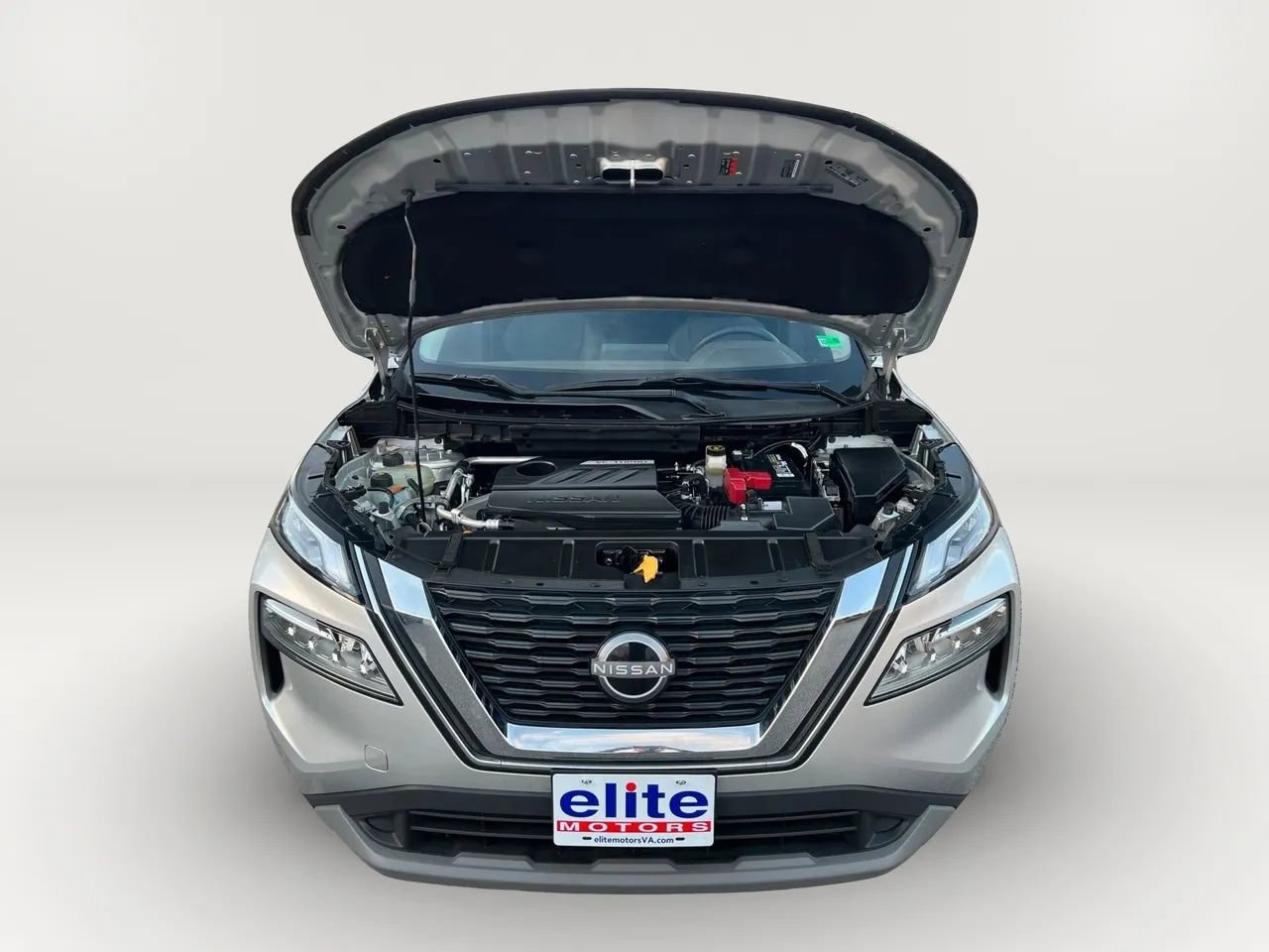 Used 2023 Nissan Rogue SV image 11