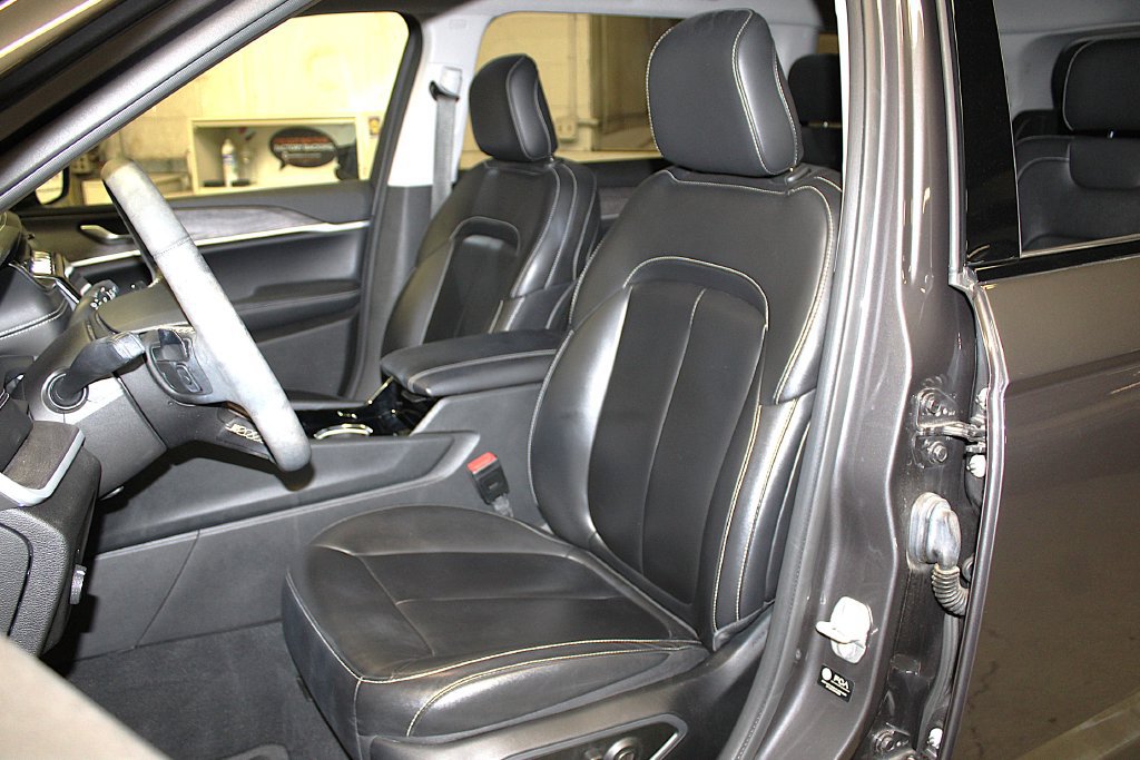 Certified 2023 Jeep Grand Cherokee L Limited AWD/4WD image 26