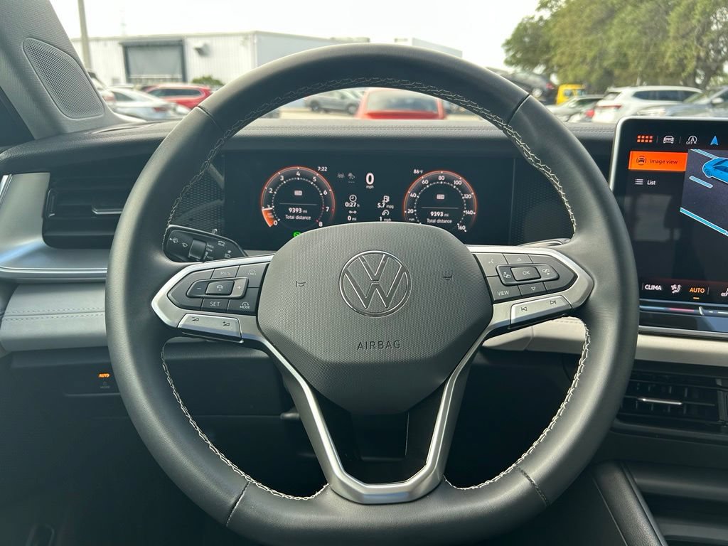 Used 2025 Volkswagen Tiguan SE FWD image 20