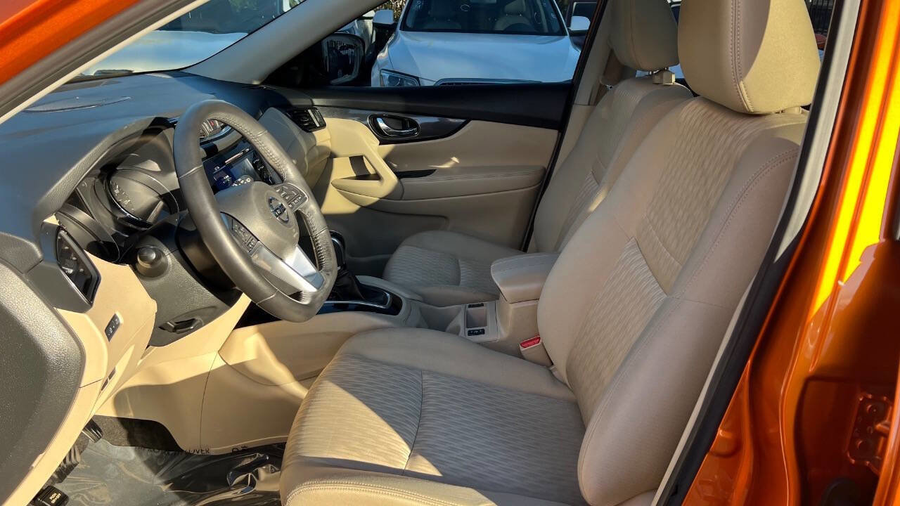 Used 2017 Nissan Rogue SV image 13