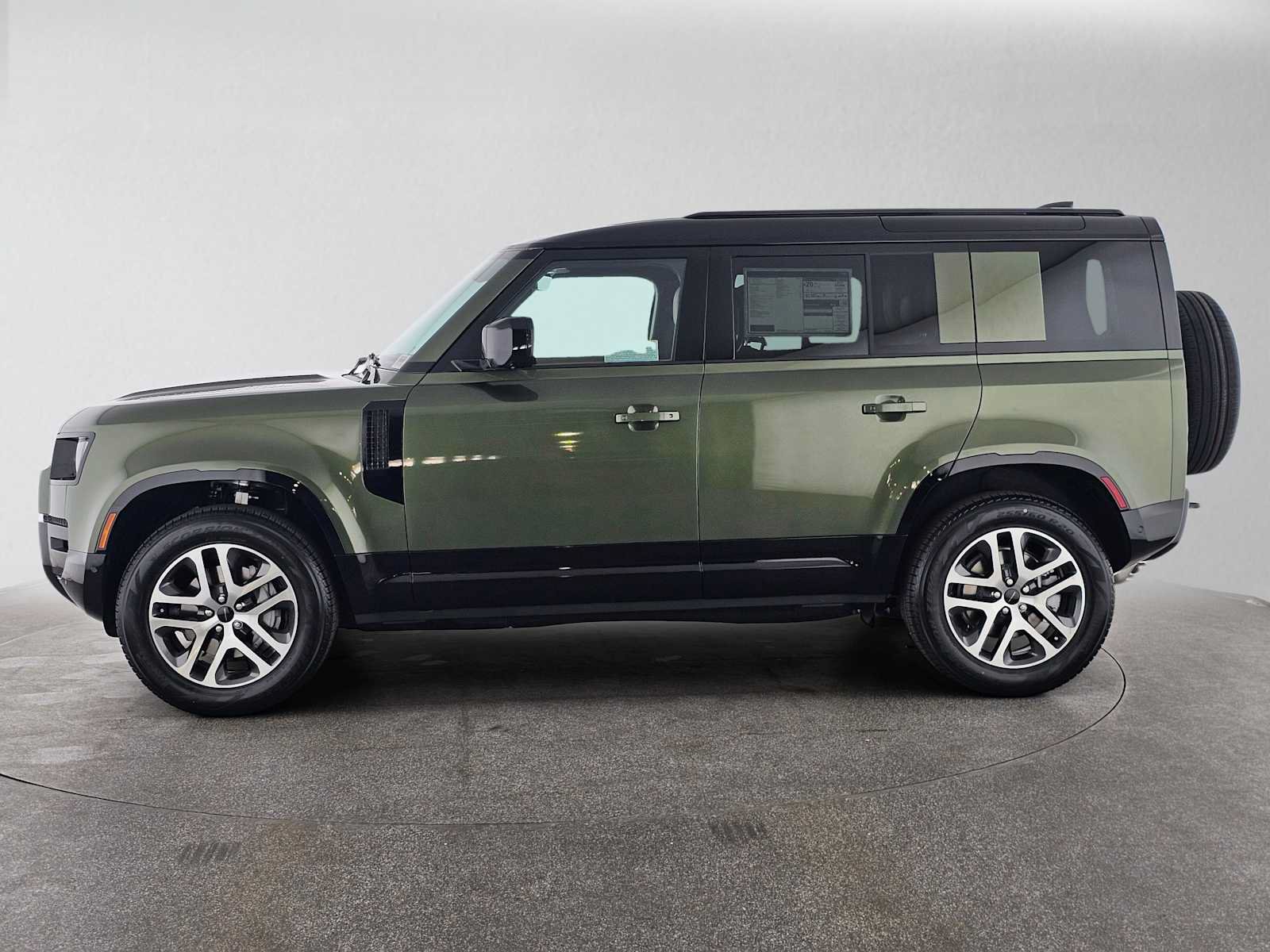 New 2026 Land Rover Defender 110 X-Dynamic SE AWD/4WD image 2