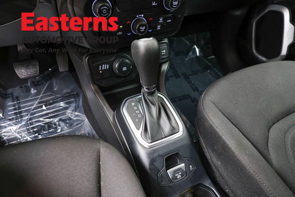 Used 2021 Jeep Renegade Latitude AWD/4WD image 12