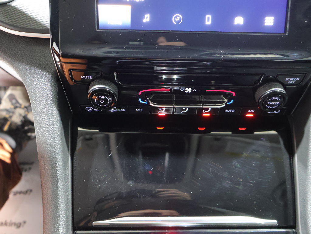 Certified 2023 Jeep Grand Cherokee Laredo AWD/4WD image 27