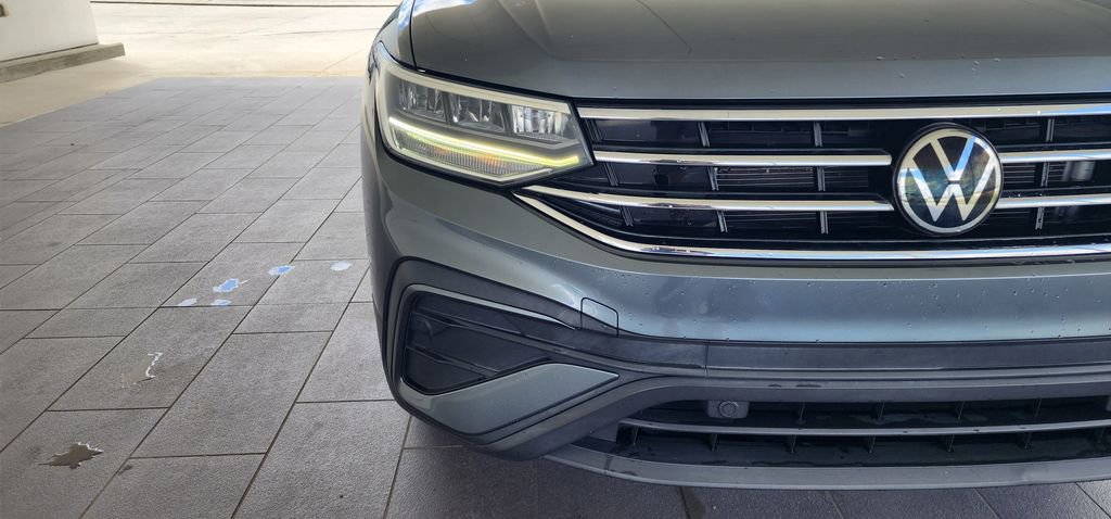 Used 2022 Volkswagen Tiguan SE FWD image 3