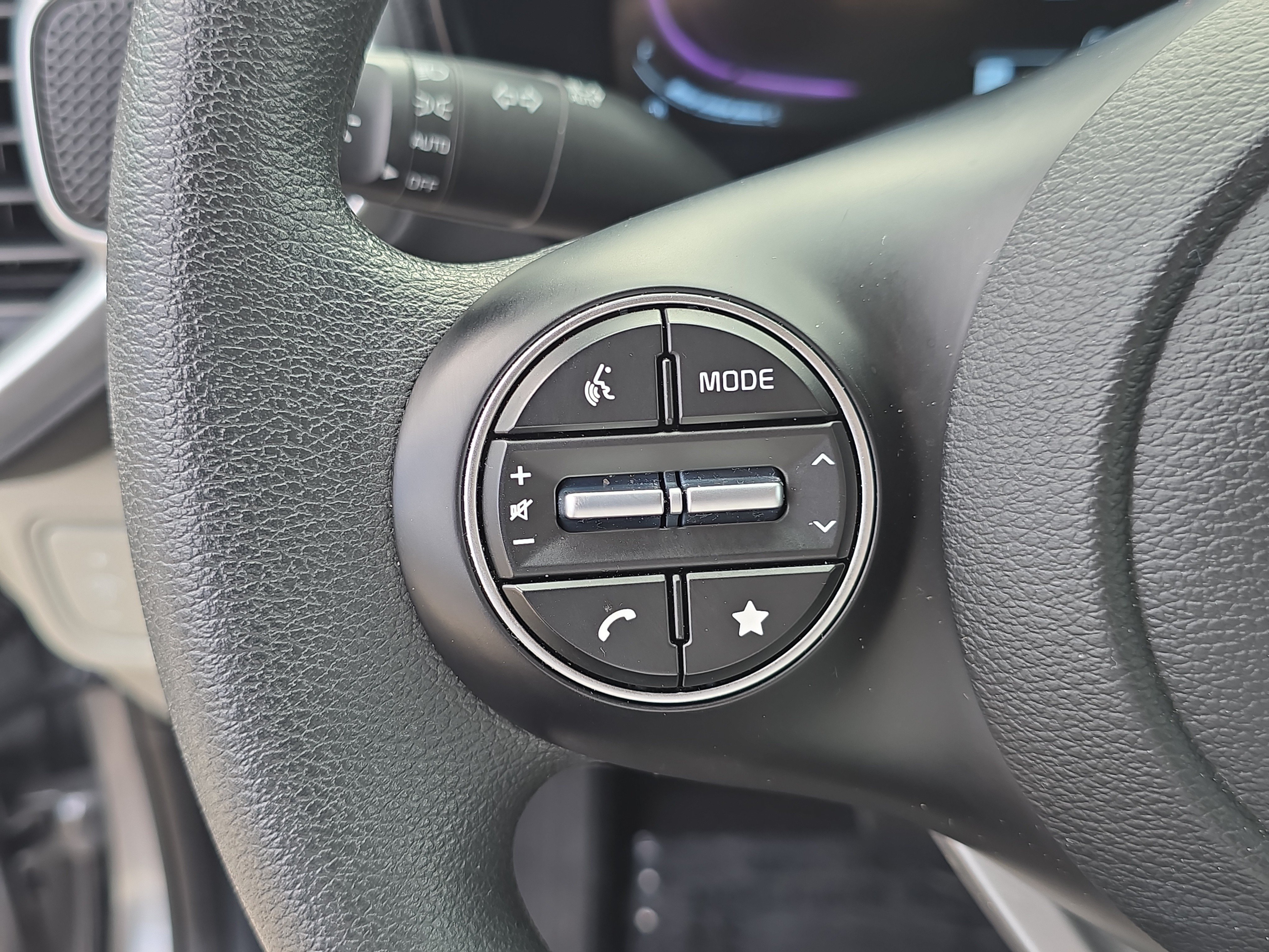 Certified 2025 Kia Soul LX w/ LX Technology Package FWD image 28