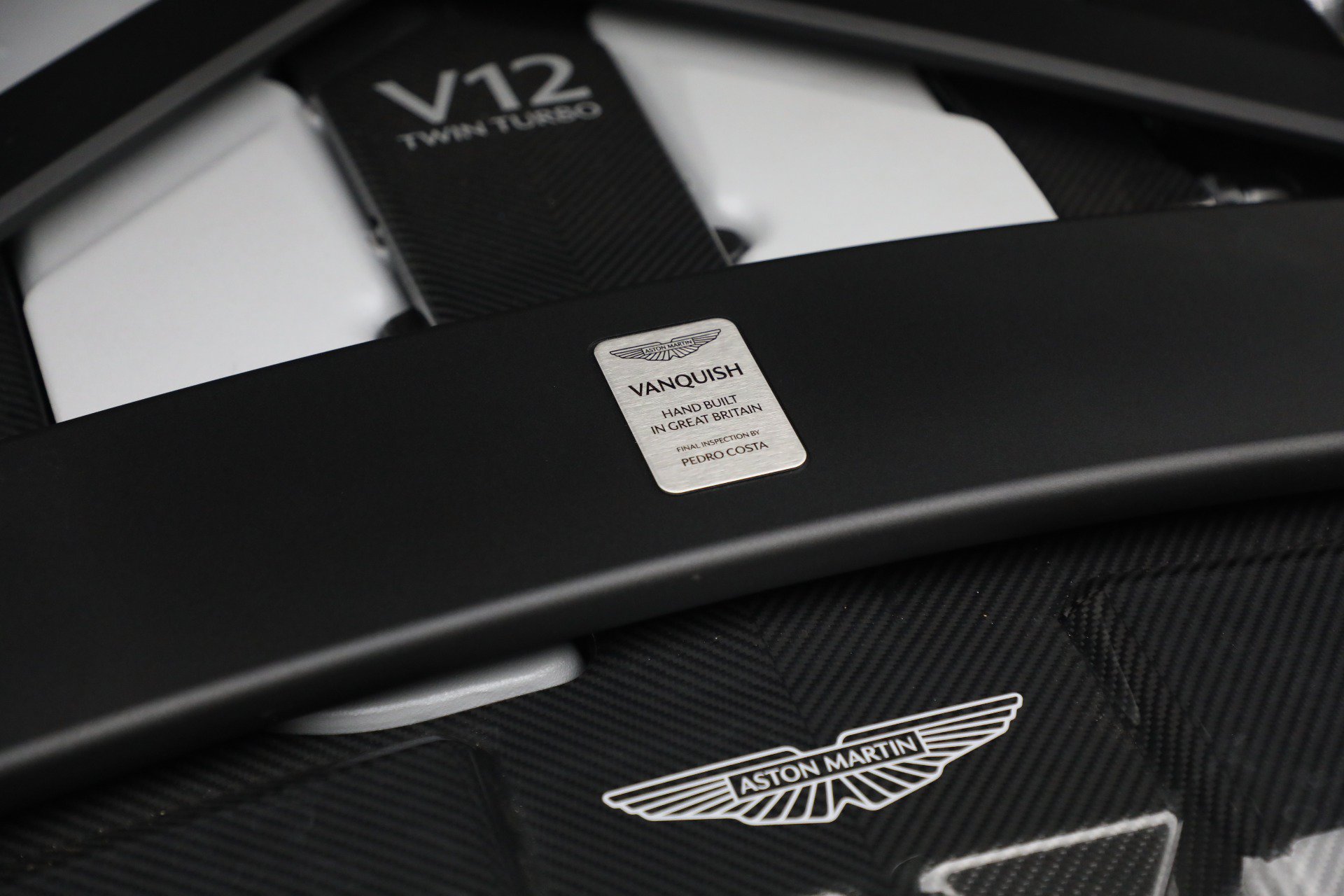Used 2025 Aston Martin Vanquish RWD image 34