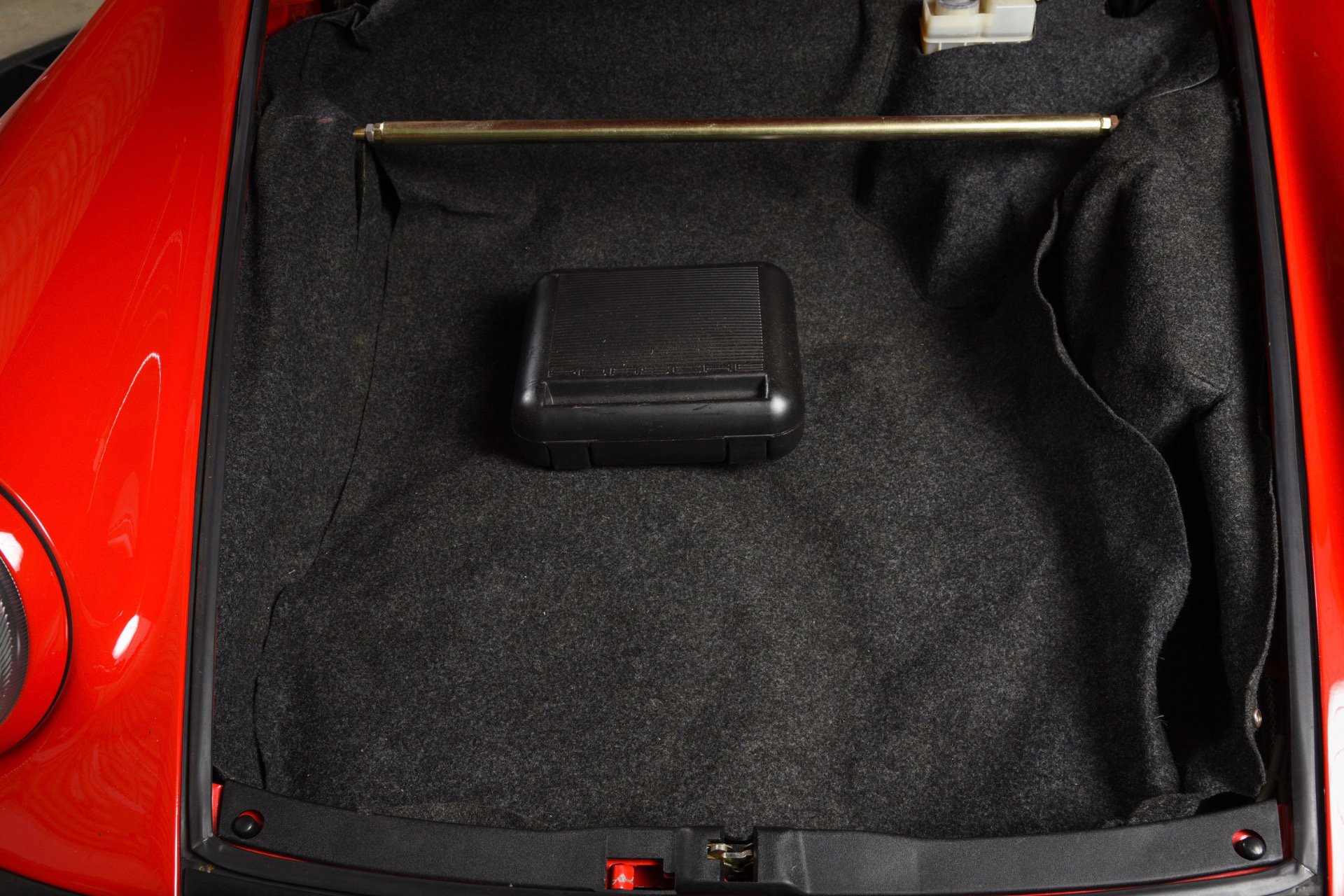 Used 1989 Porsche 911 Carrera RWD image 26