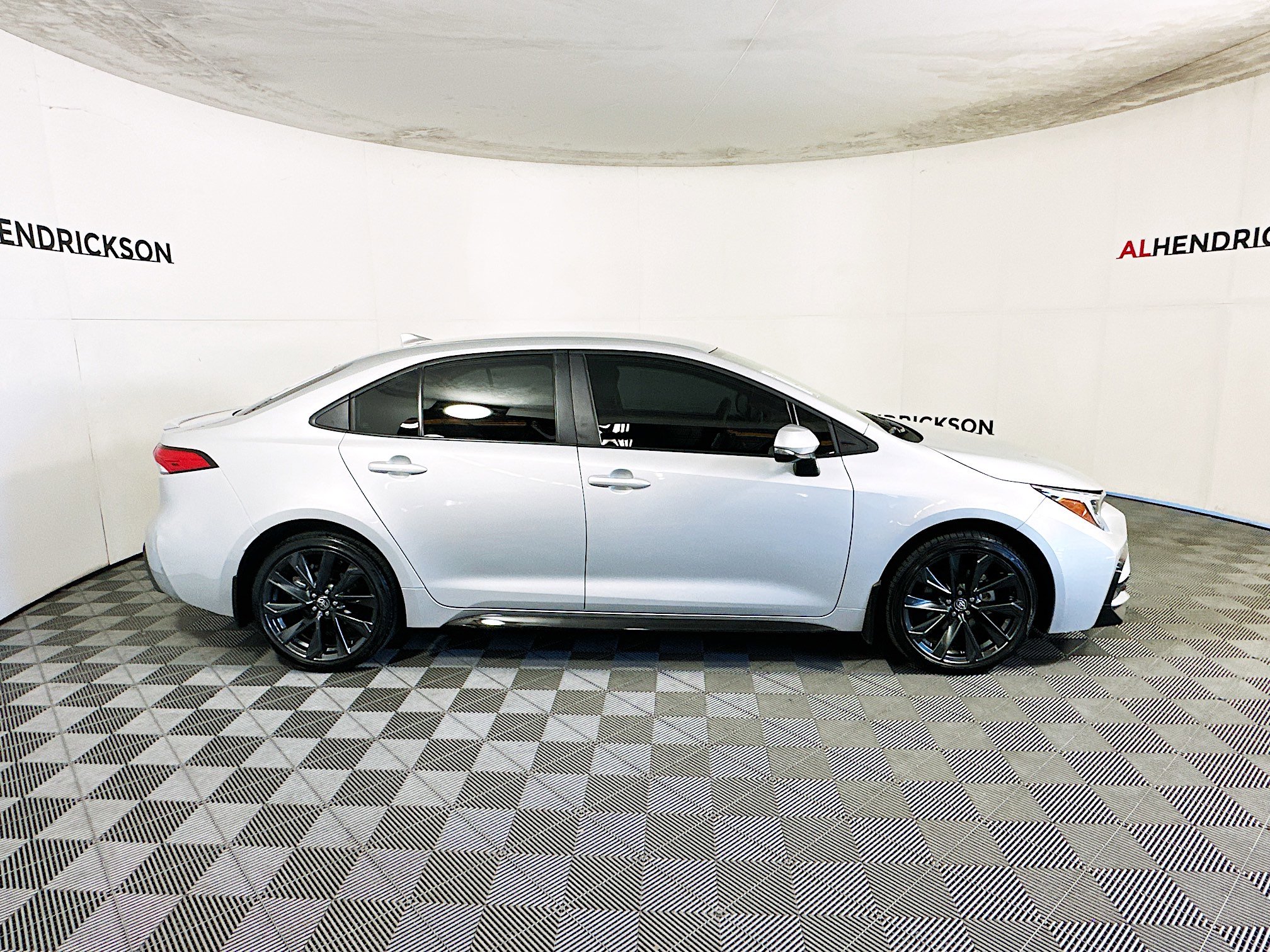 Used 2025 Toyota Corolla SE image 2