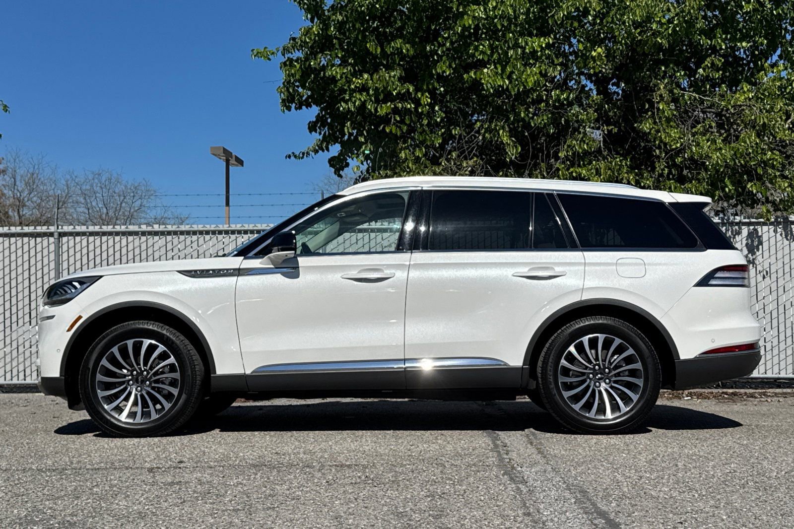 Certified 2020 Lincoln Aviator Reserve w/ Equipment Group 201A image 7