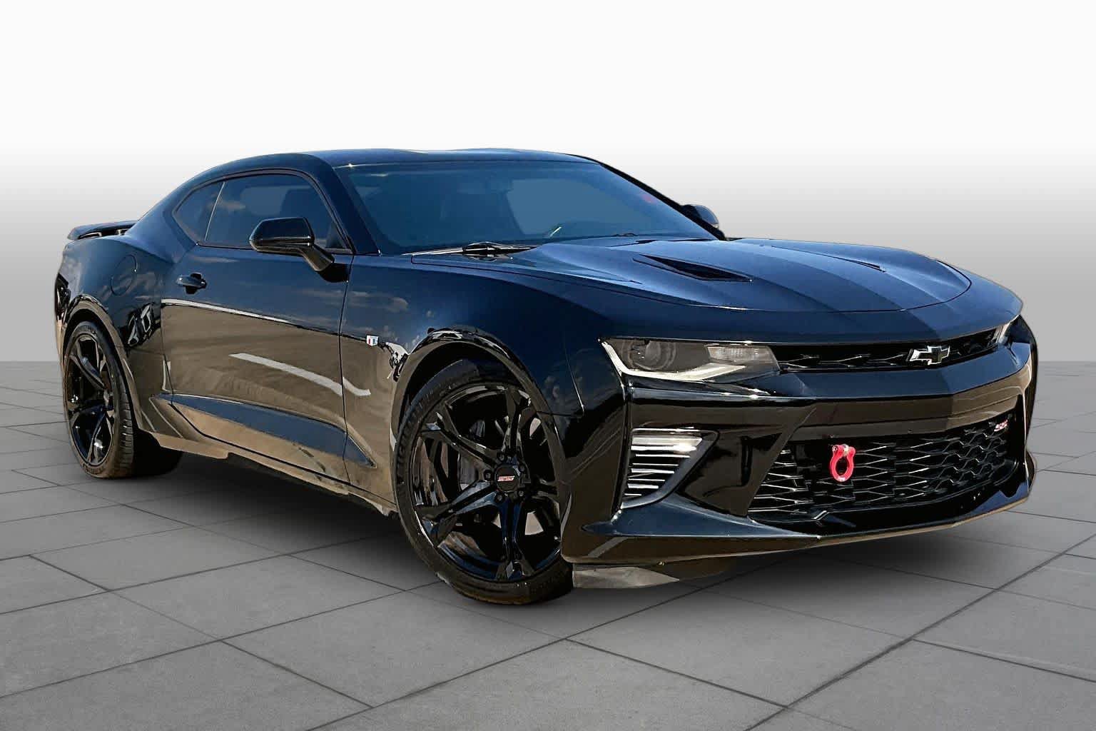 Used 2018 Chevrolet Camaro SS RWD image 3