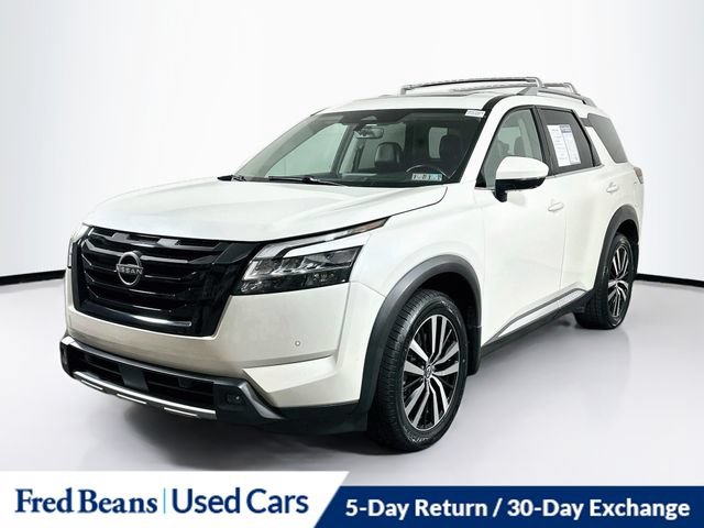 Certified 2024 Nissan Pathfinder Platinum w/ Black Appearance Package AWD/4WD image 3