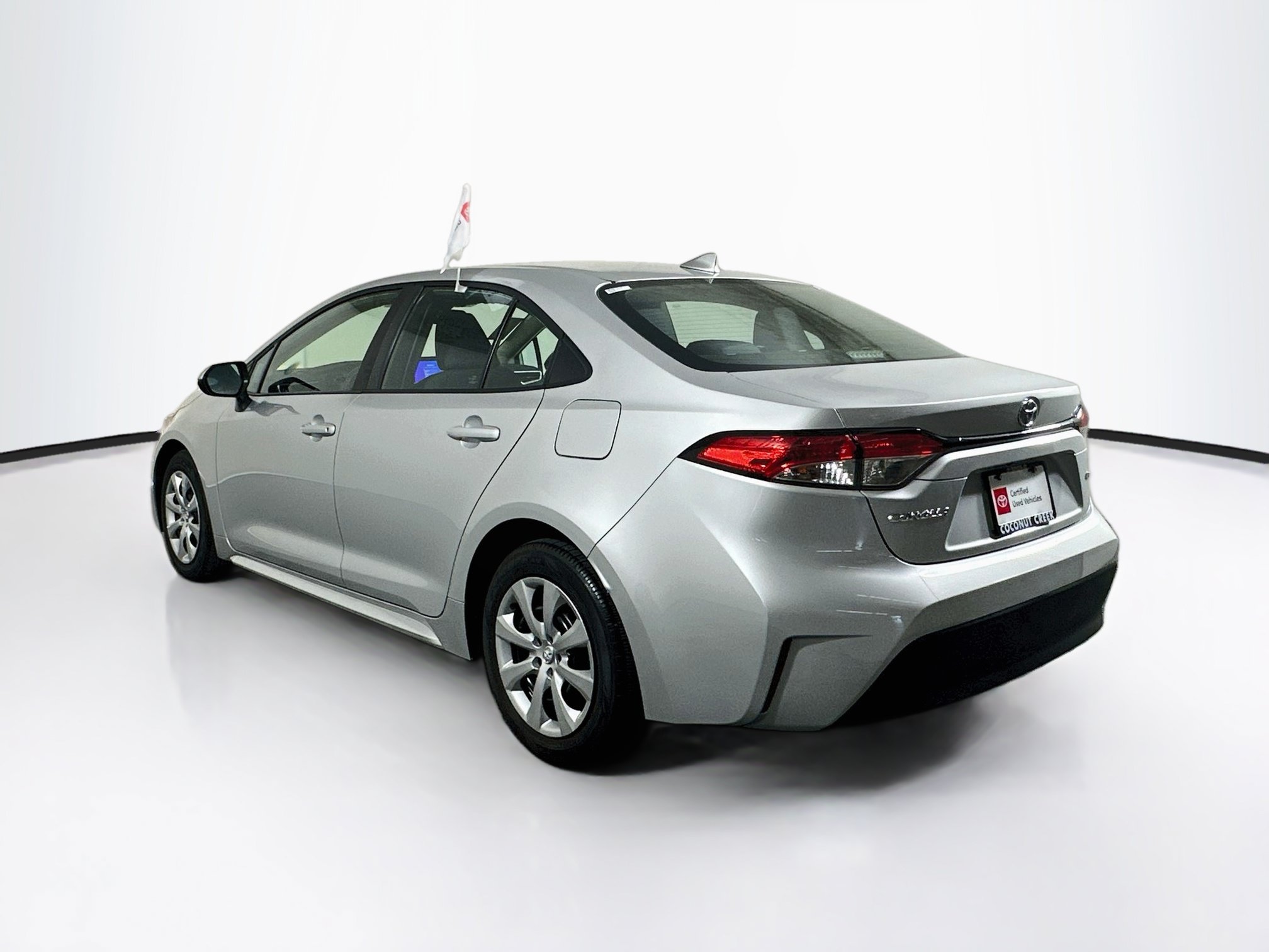 Used 2023 Toyota Corolla LE FWD image 5