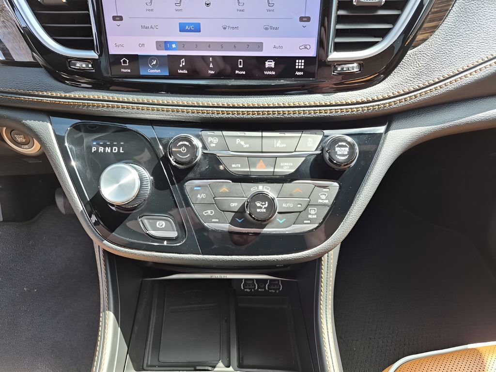 Used 2023 Chrysler Pacifica Pinnacle image 40
