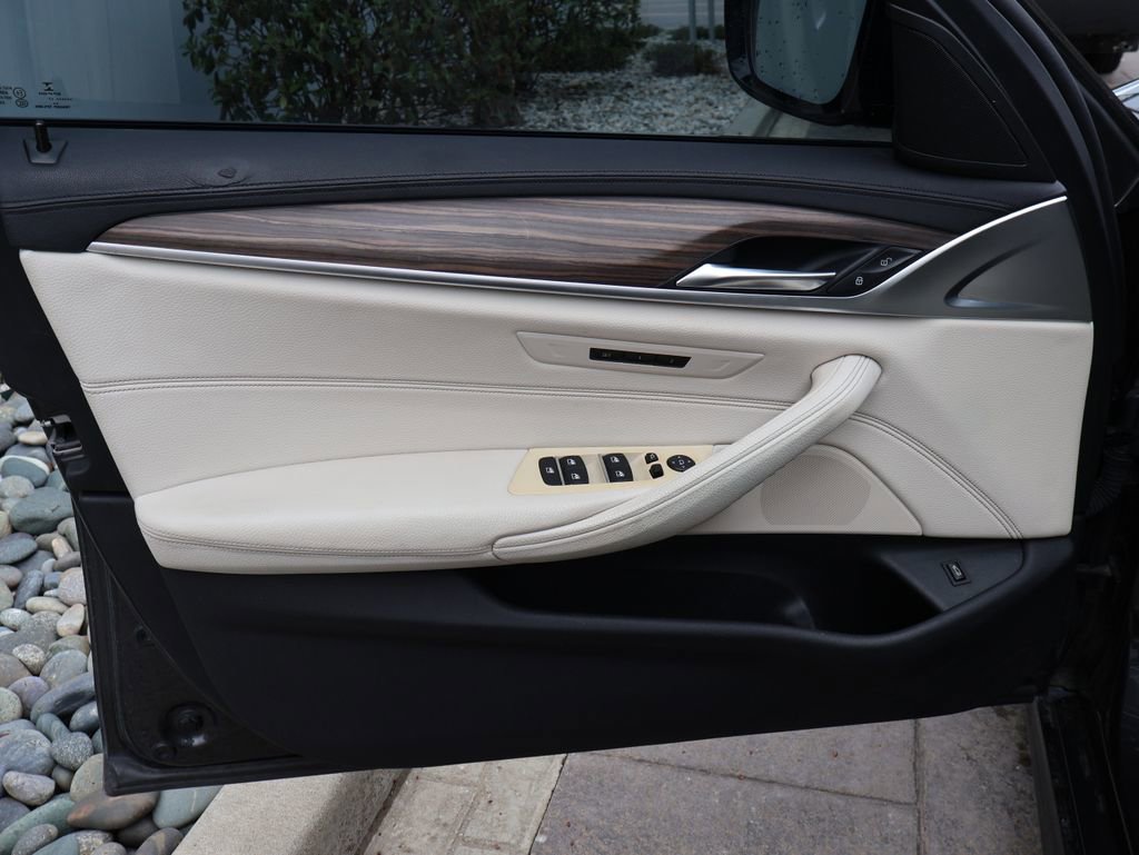 Used 2017 BMW 530i xDrive image 17