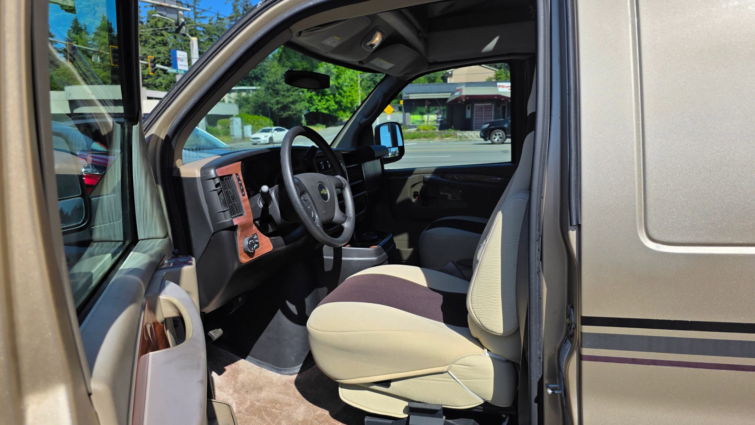 Used 2012 Chevrolet Express 2500 w/ Power Package image 10