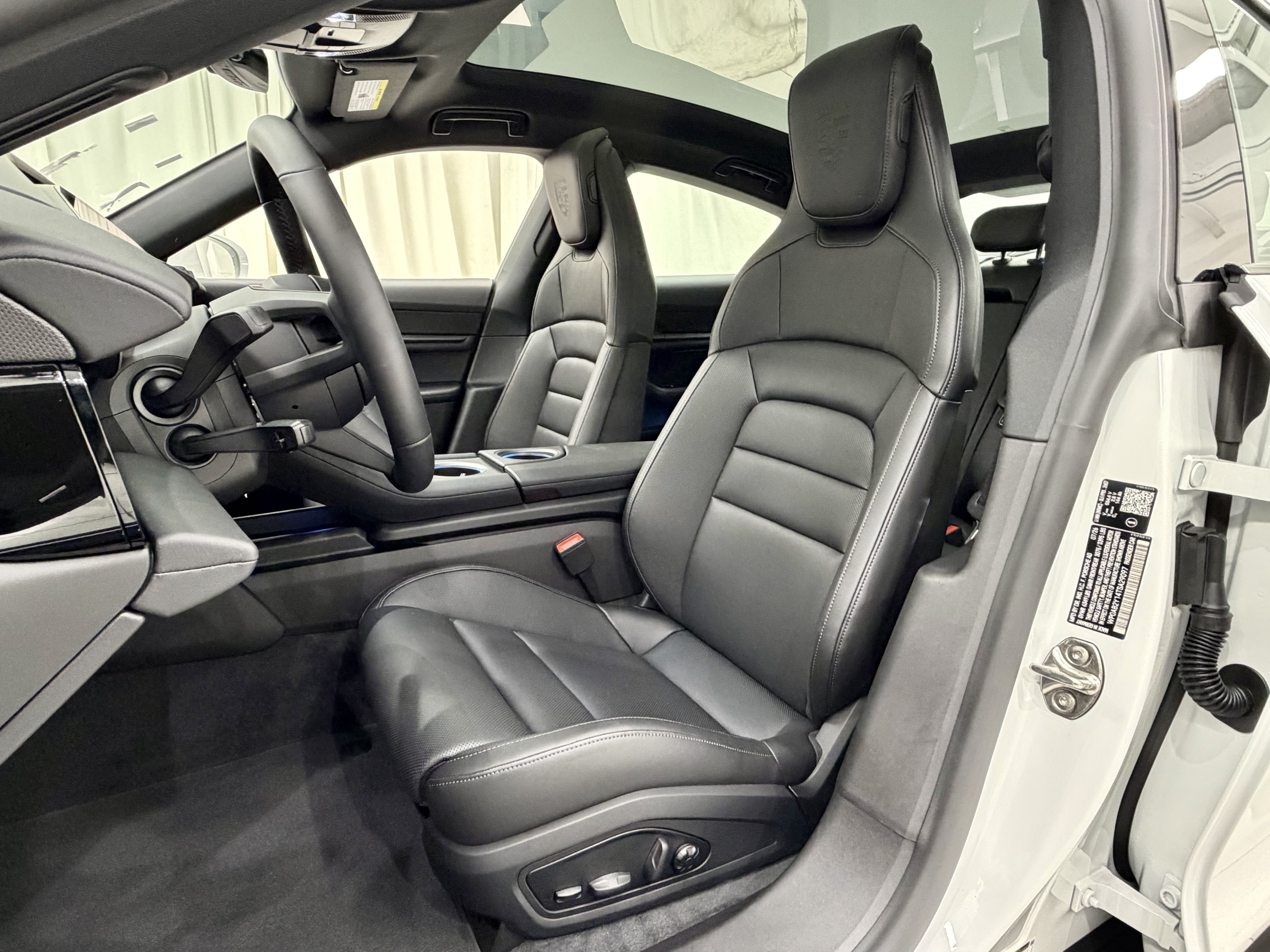 New 2026 Porsche Taycan 4S AWD/4WD image 32