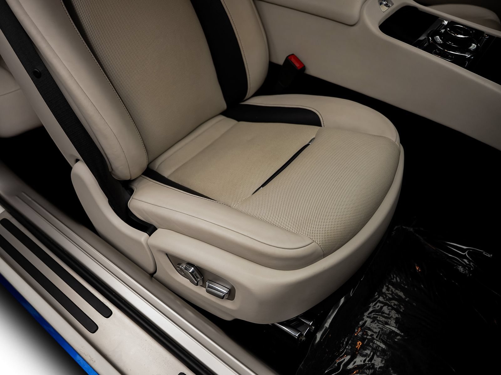 Used 2018 Rolls-Royce Wraith RWD image 35