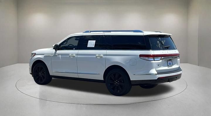 Certified 2024 Lincoln Navigator L Reserve AWD/4WD image 4