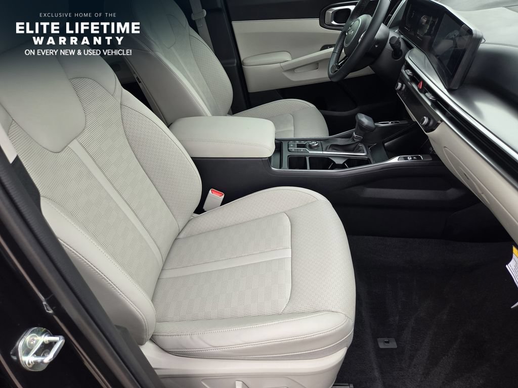Certified 2025 Kia Sorento EX FWD image 12