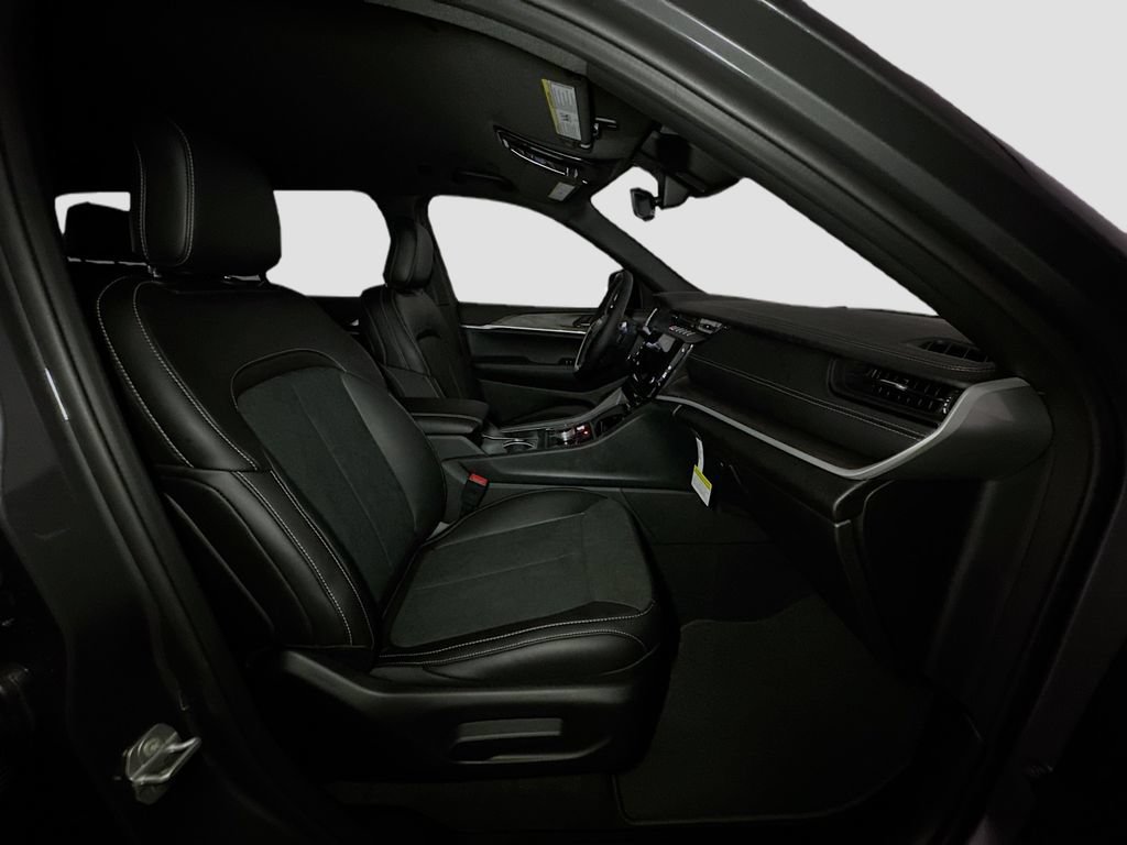 New 2026 Jeep Grand Cherokee Altitude AWD/4WD image 32