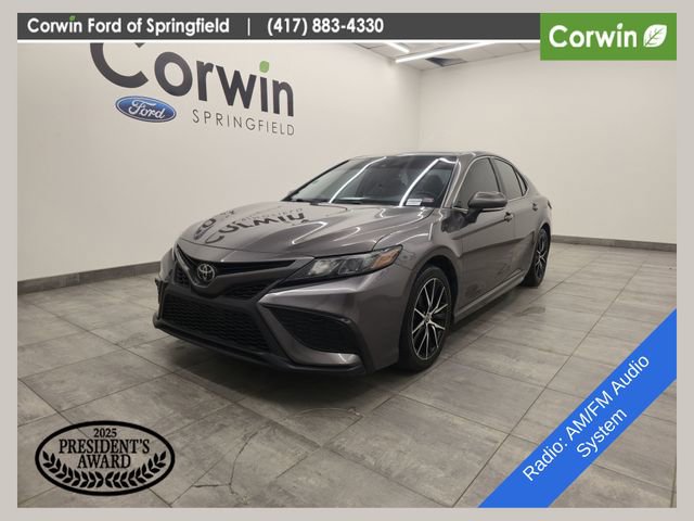 Used 2022 Toyota Camry SE image 1
