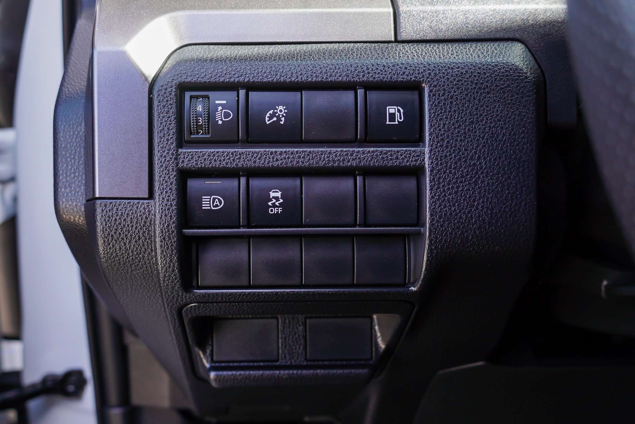 Used 2025 Toyota 4Runner SR5 AWD/4WD image 18