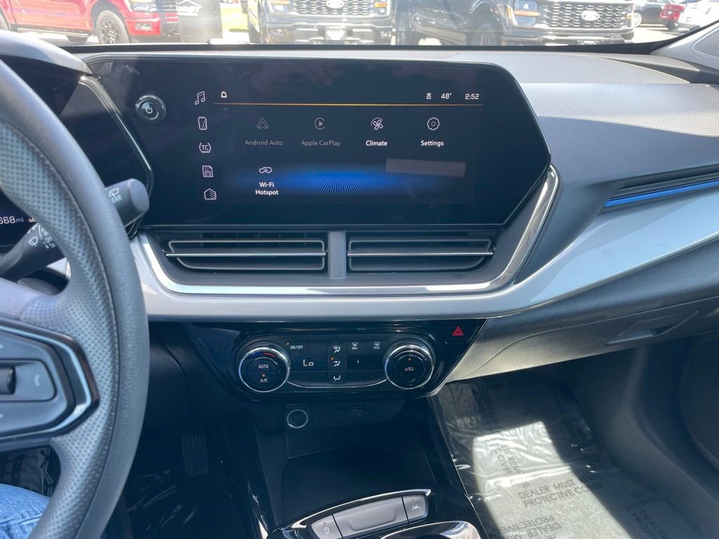 Used 2025 Chevrolet Trax LT FWD image 10